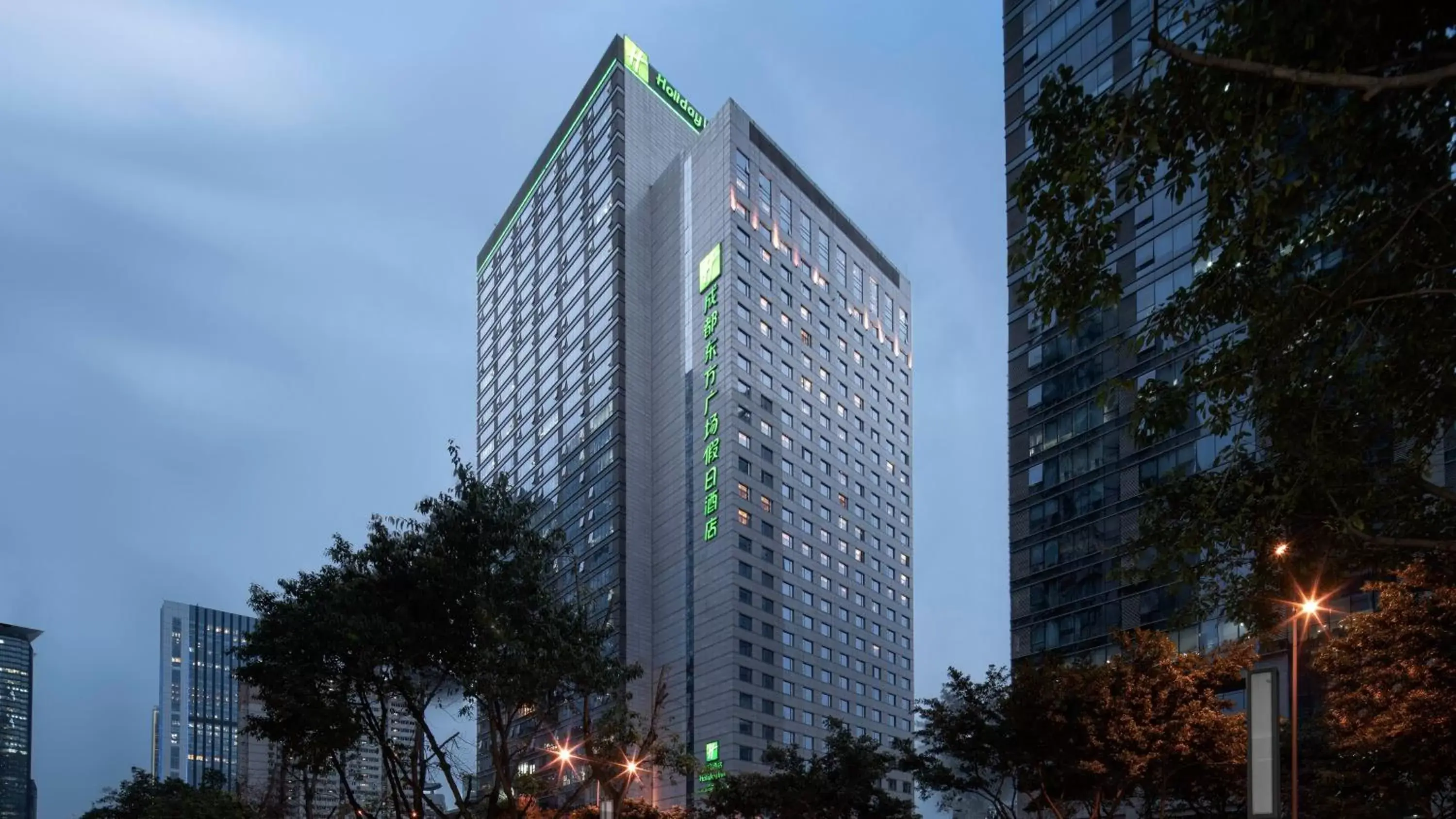 Property Building in Holiday Inn Chengdu Oriental Plaza, an IHG Hotel