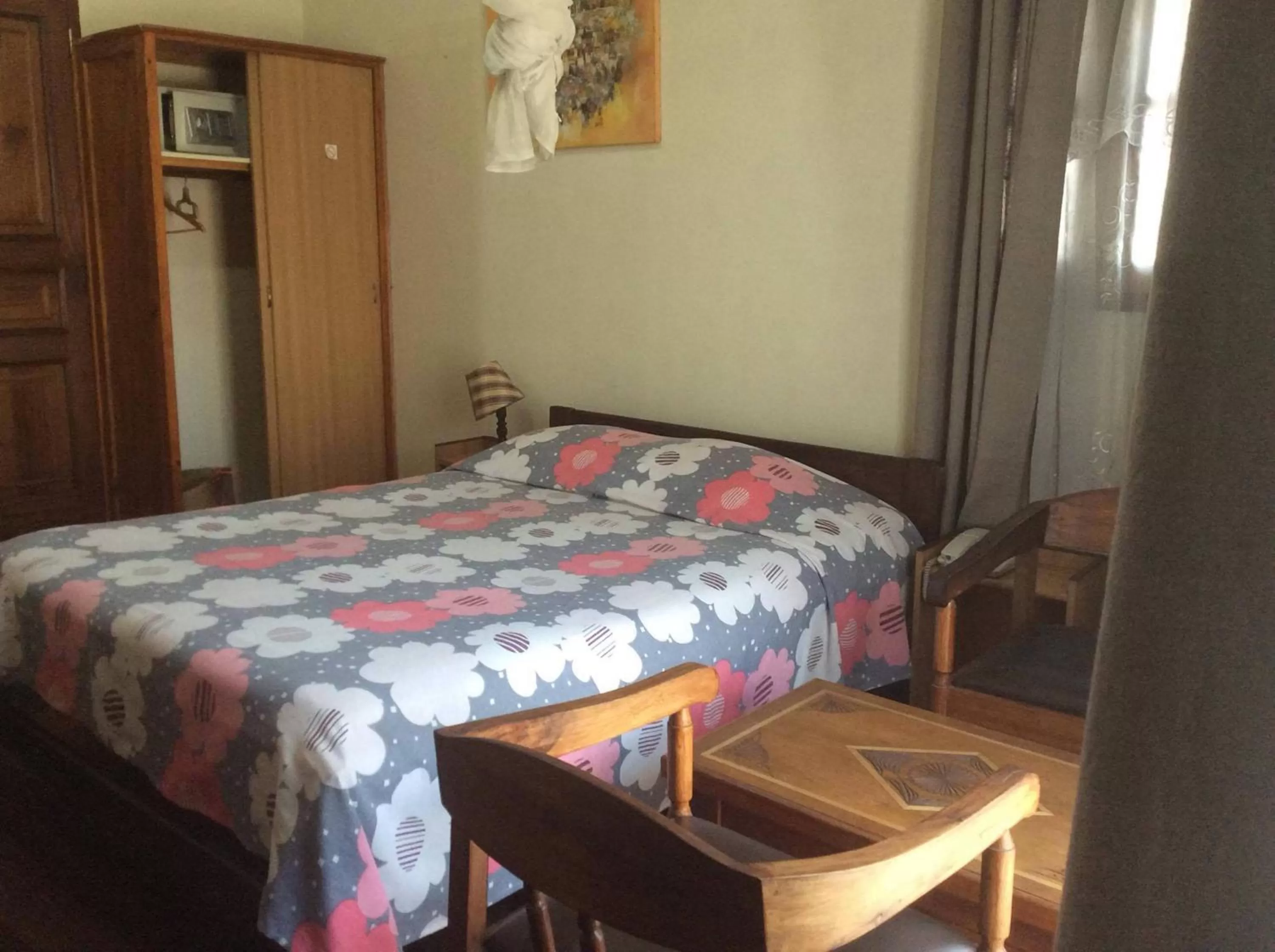 Shower, Bed in TANA-JACARANDA