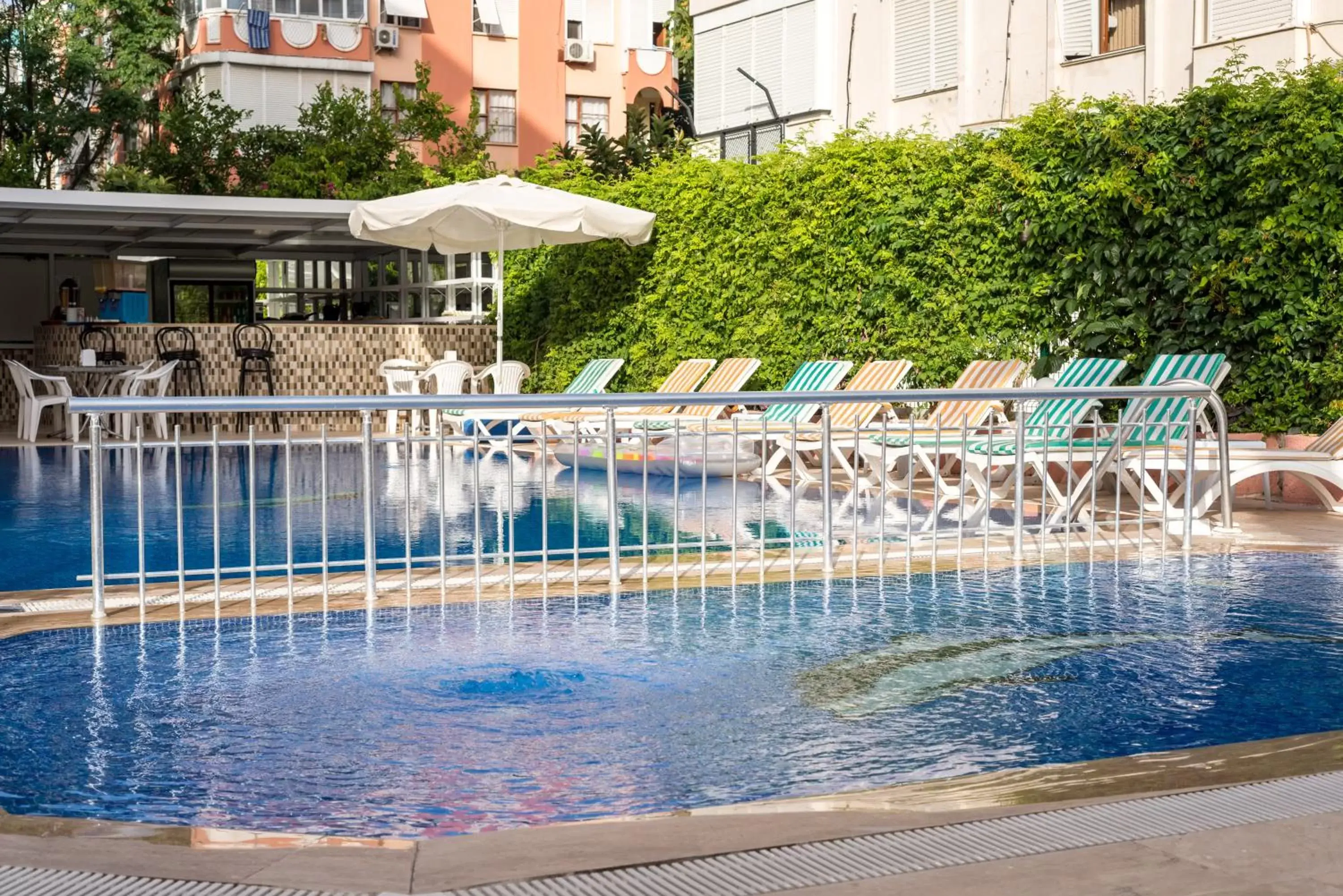 Swimming Pool in Zel Hotel