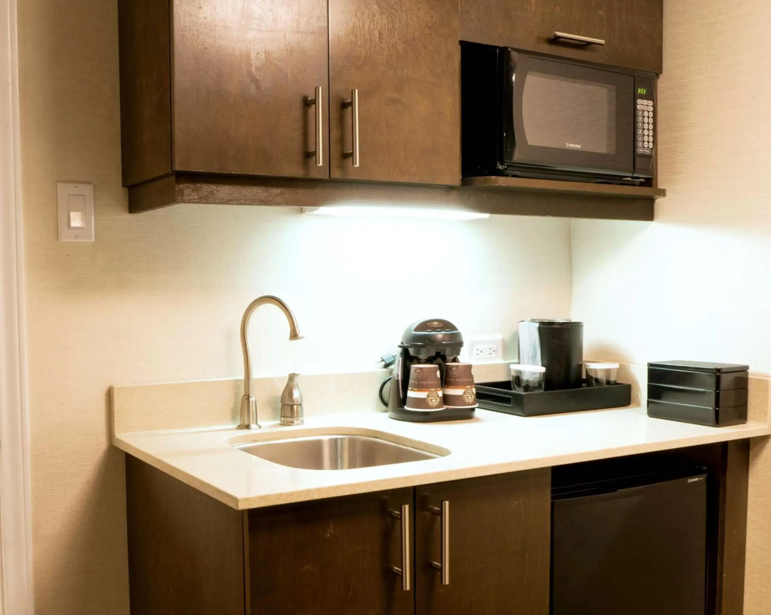 Kitchen or kitchenette, Kitchen/Kitchenette in Embassy Suites Corpus Christi