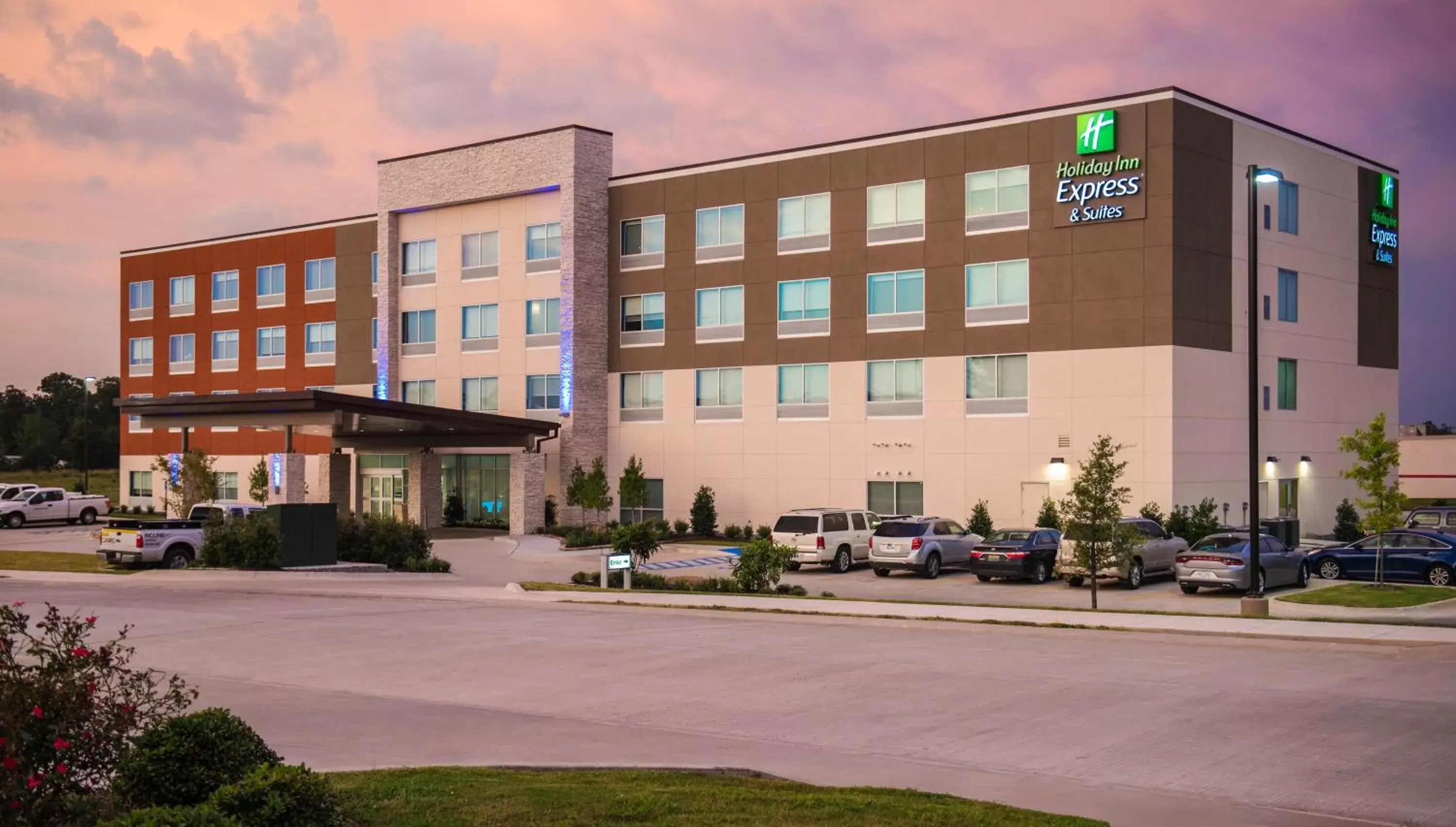 Property Building in Holiday Inn Express & Suites Ruston, an IHG Hotel