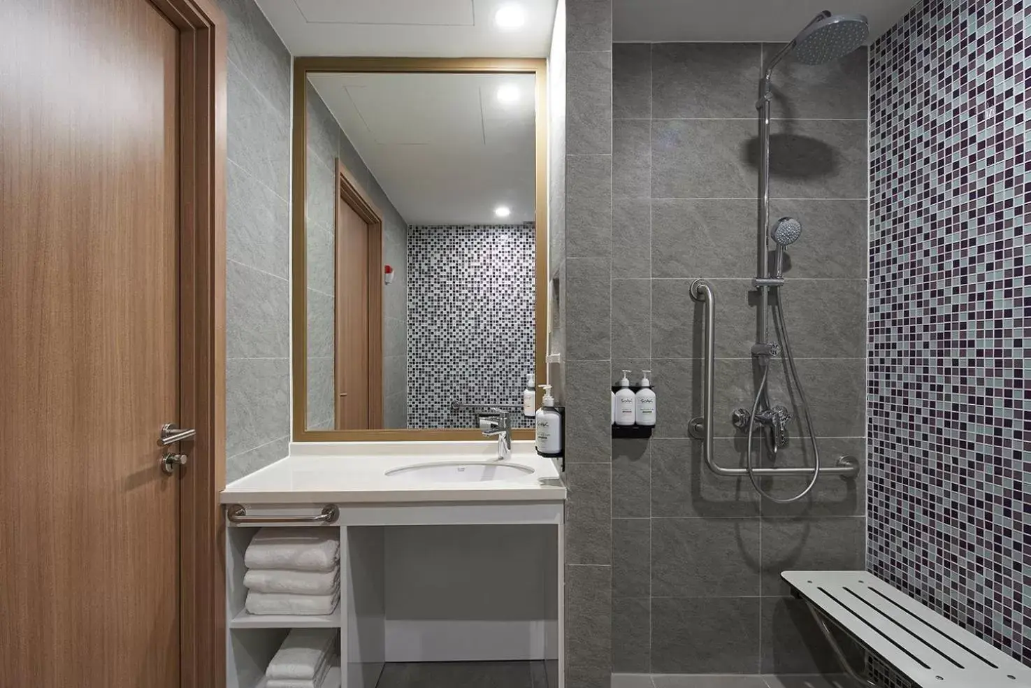 Shower, Bathroom in Holiday Inn & Suites Saigon Airport, an IHG Hotel