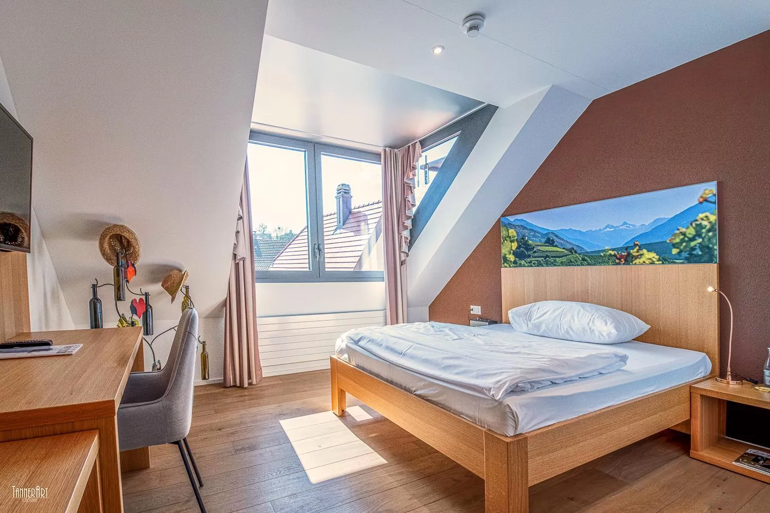 Bedroom, Bed in Hirschen Erlinsbach Swiss Quality