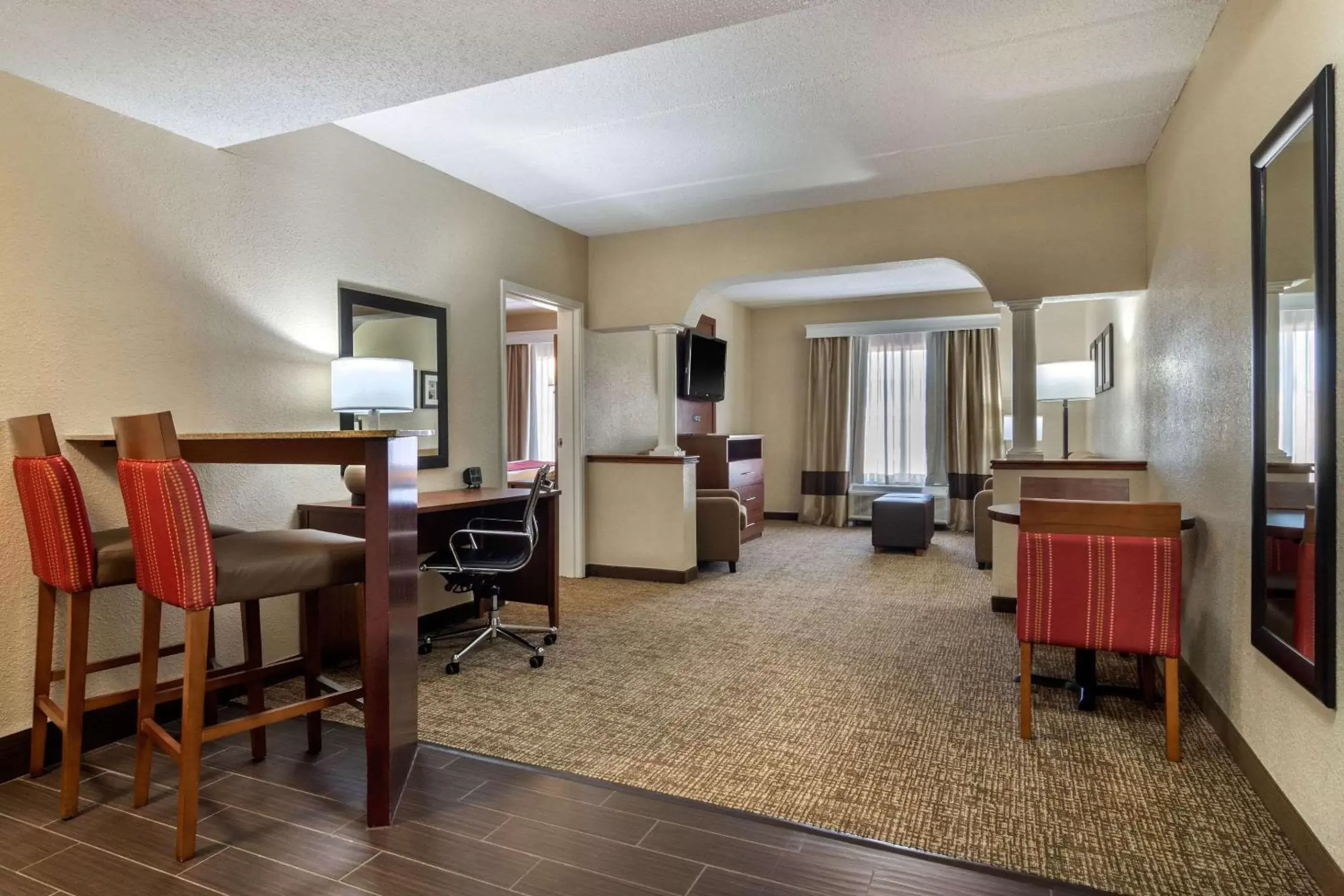 Photo of the whole room in Comfort Suites Woodstock