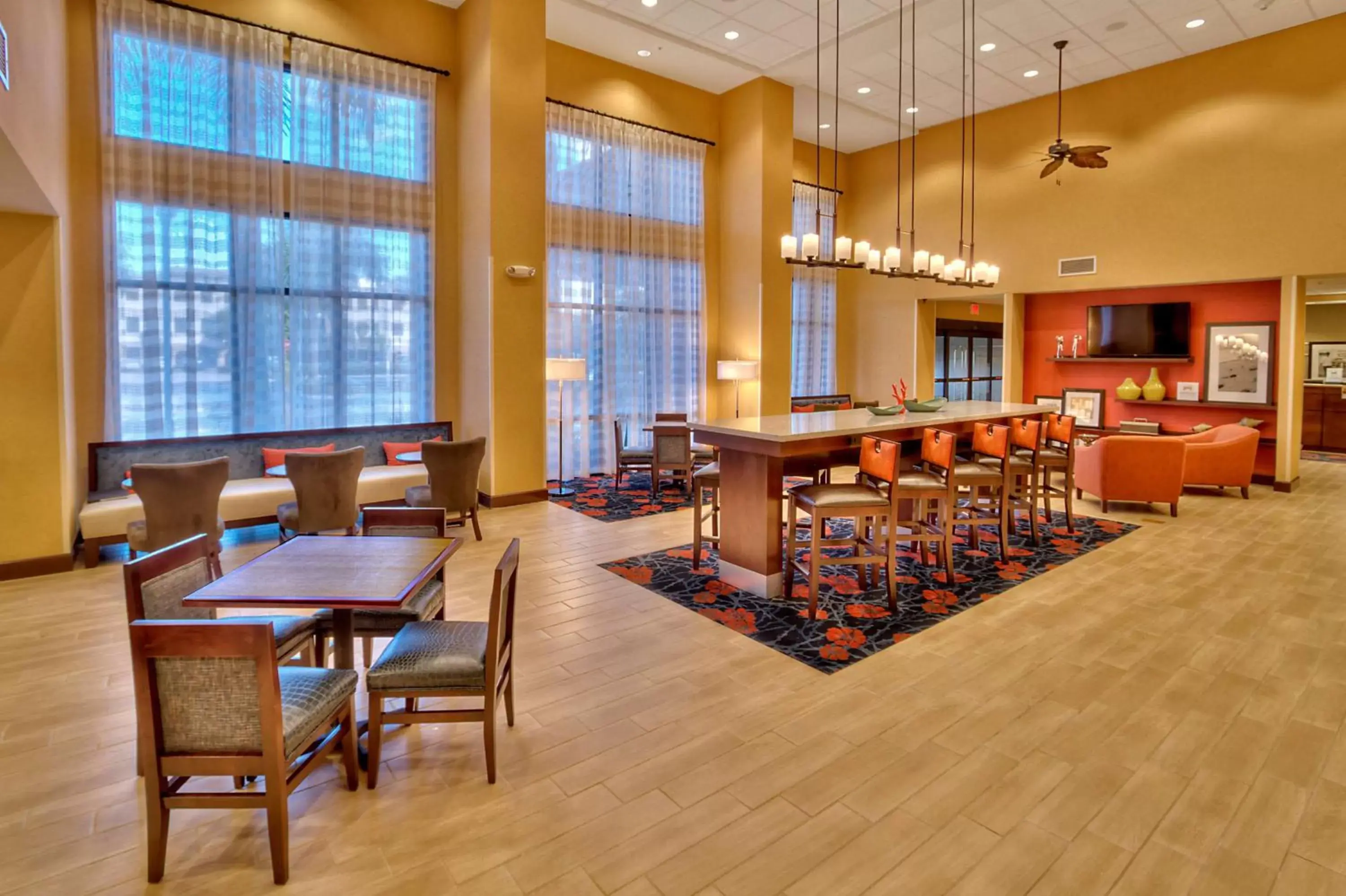Lobby or reception, Lounge/Bar in Hampton Inn & Suites Fort Myers Estero
