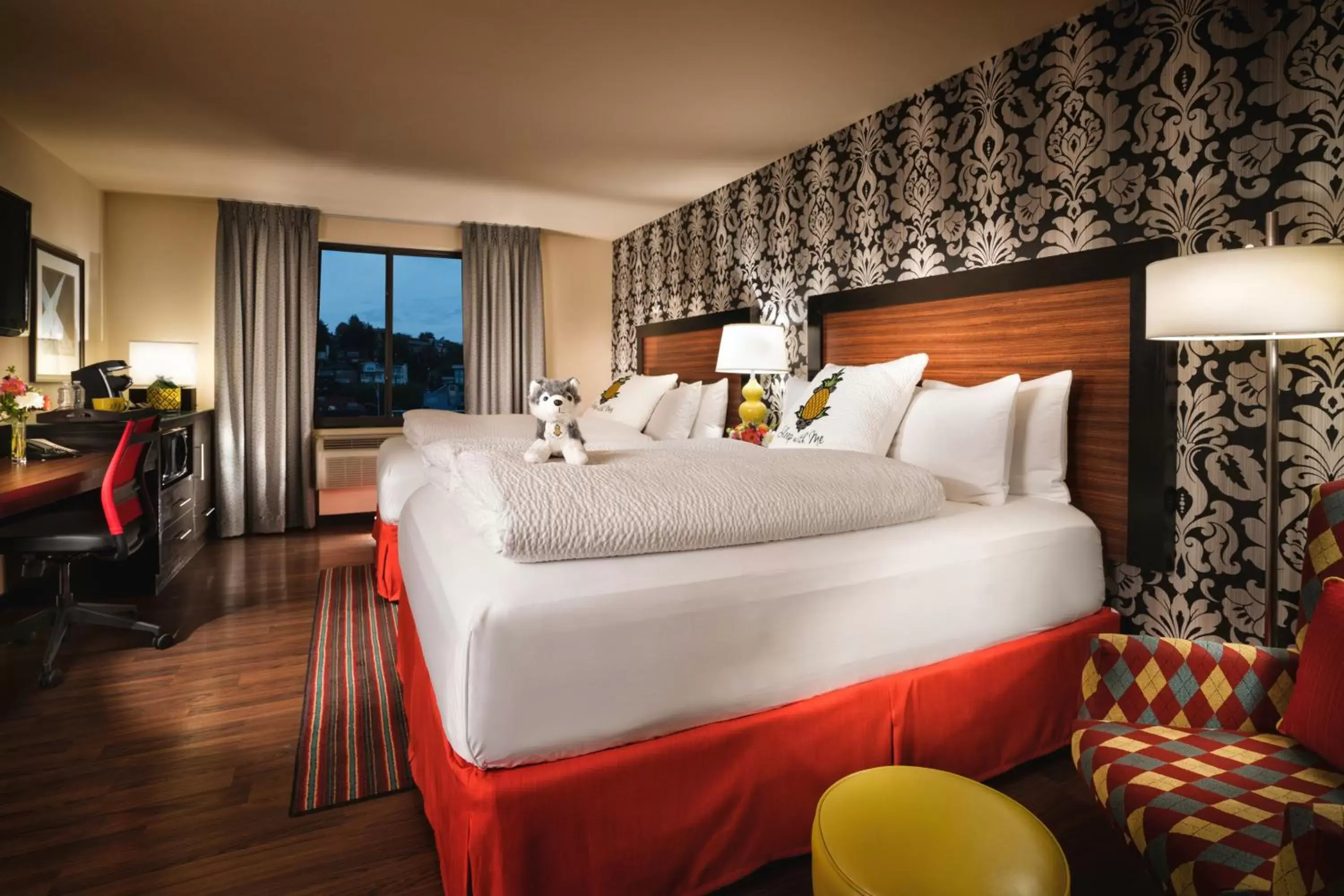 Photo of the whole room, Bed in Staypineapple, The Maxwell Hotel, Seattle Center Seattle Photo of the whole room, Bed in Staypineapple, The Maxwell Hotel, Seattle Center Seattle