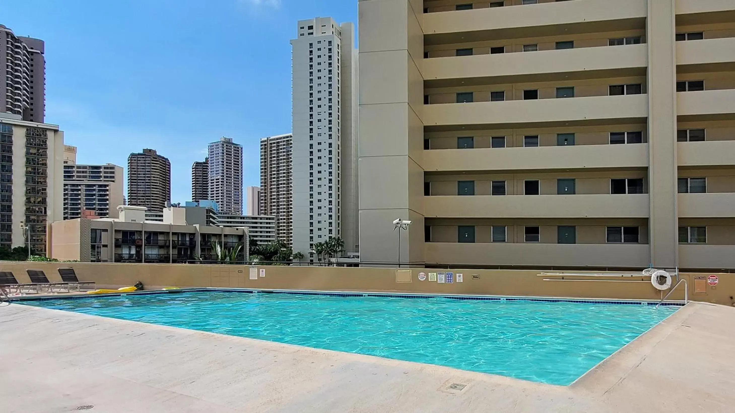 Swimming Pool in Waikiki beach modern studio No resort fee Best location