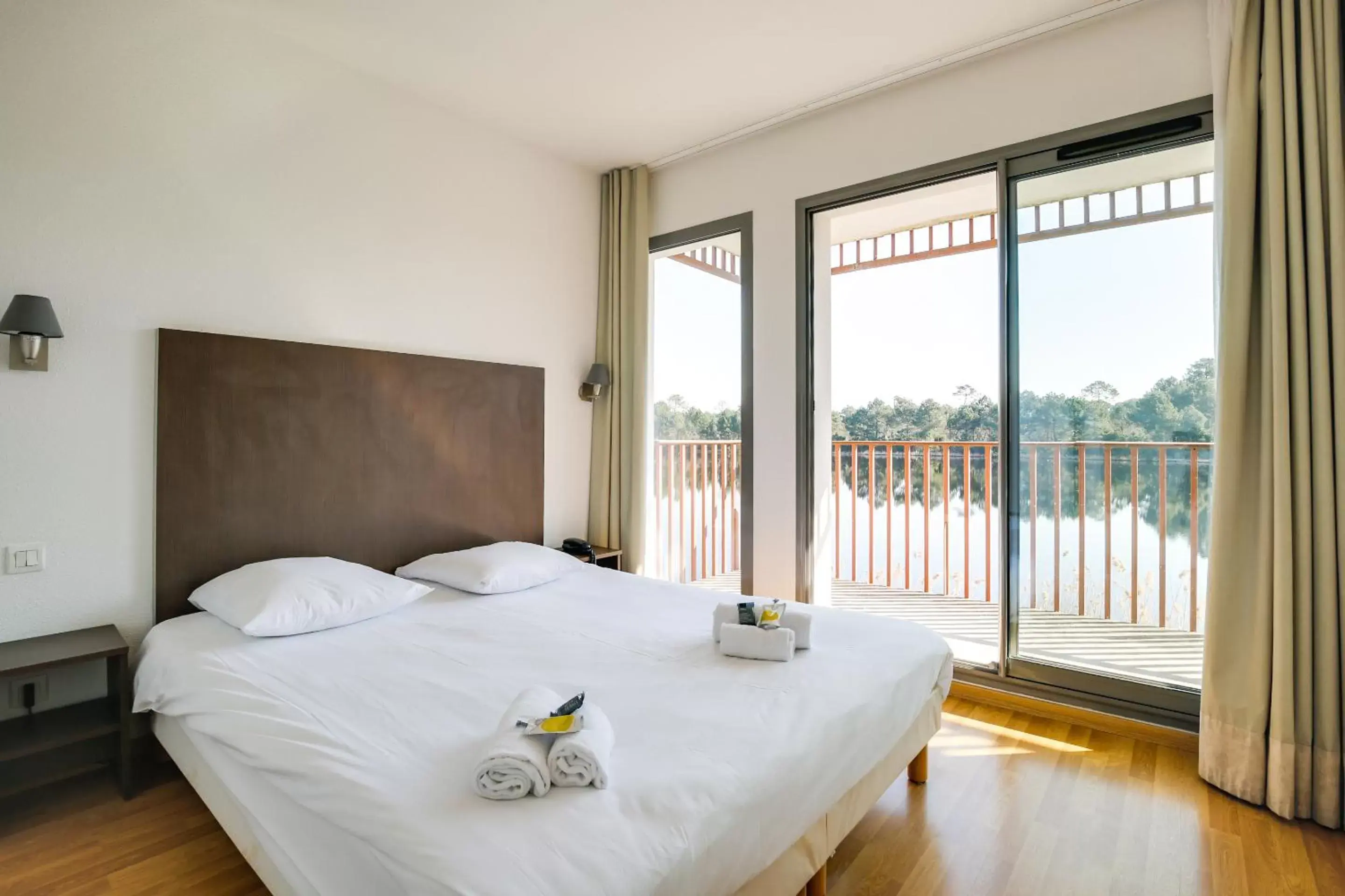 Photo of the whole room, Bed in All Suites La Teste – Bassin d’Arcachon