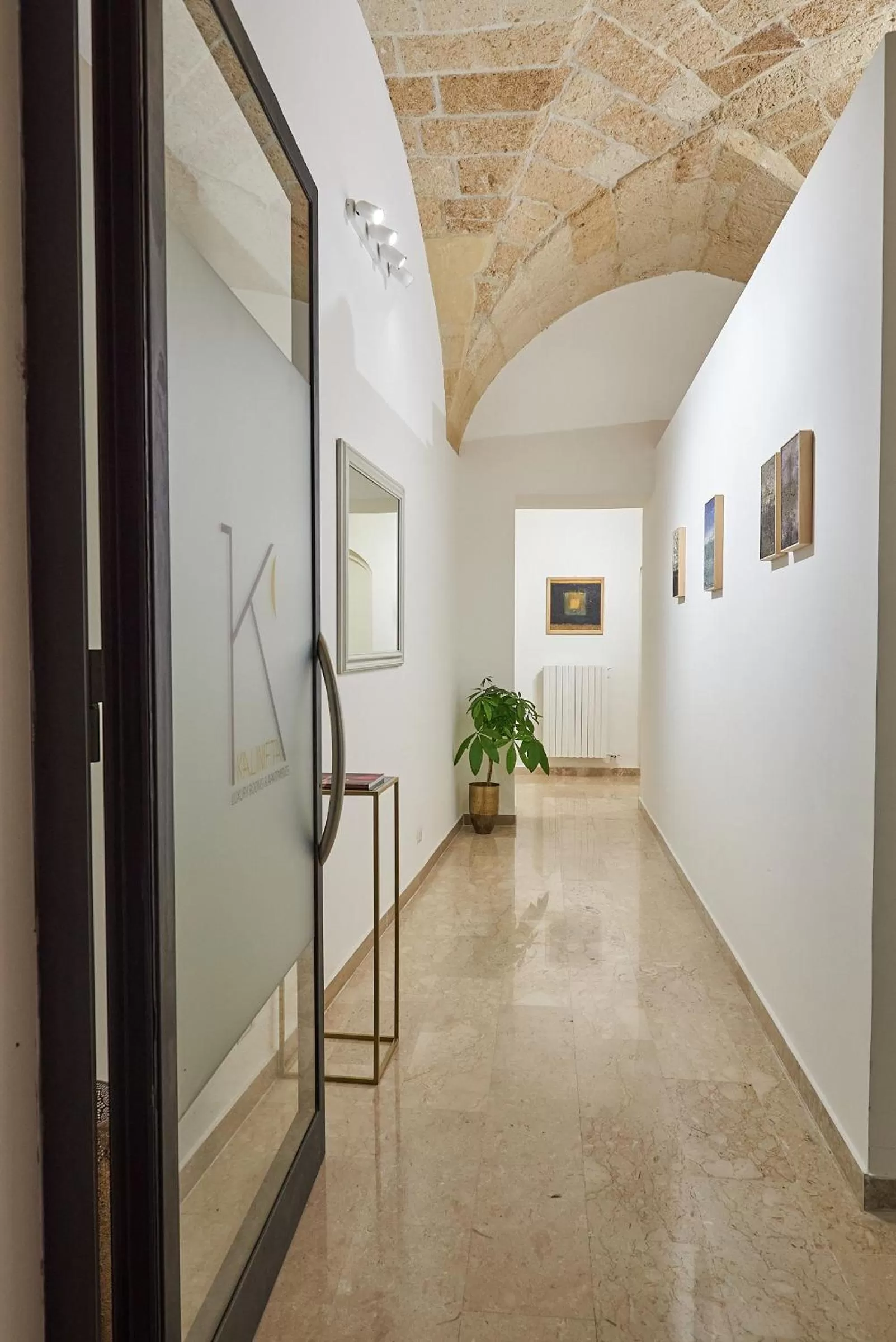 hair dresser in Kalinifta - Jacuzzi & Suites SIT