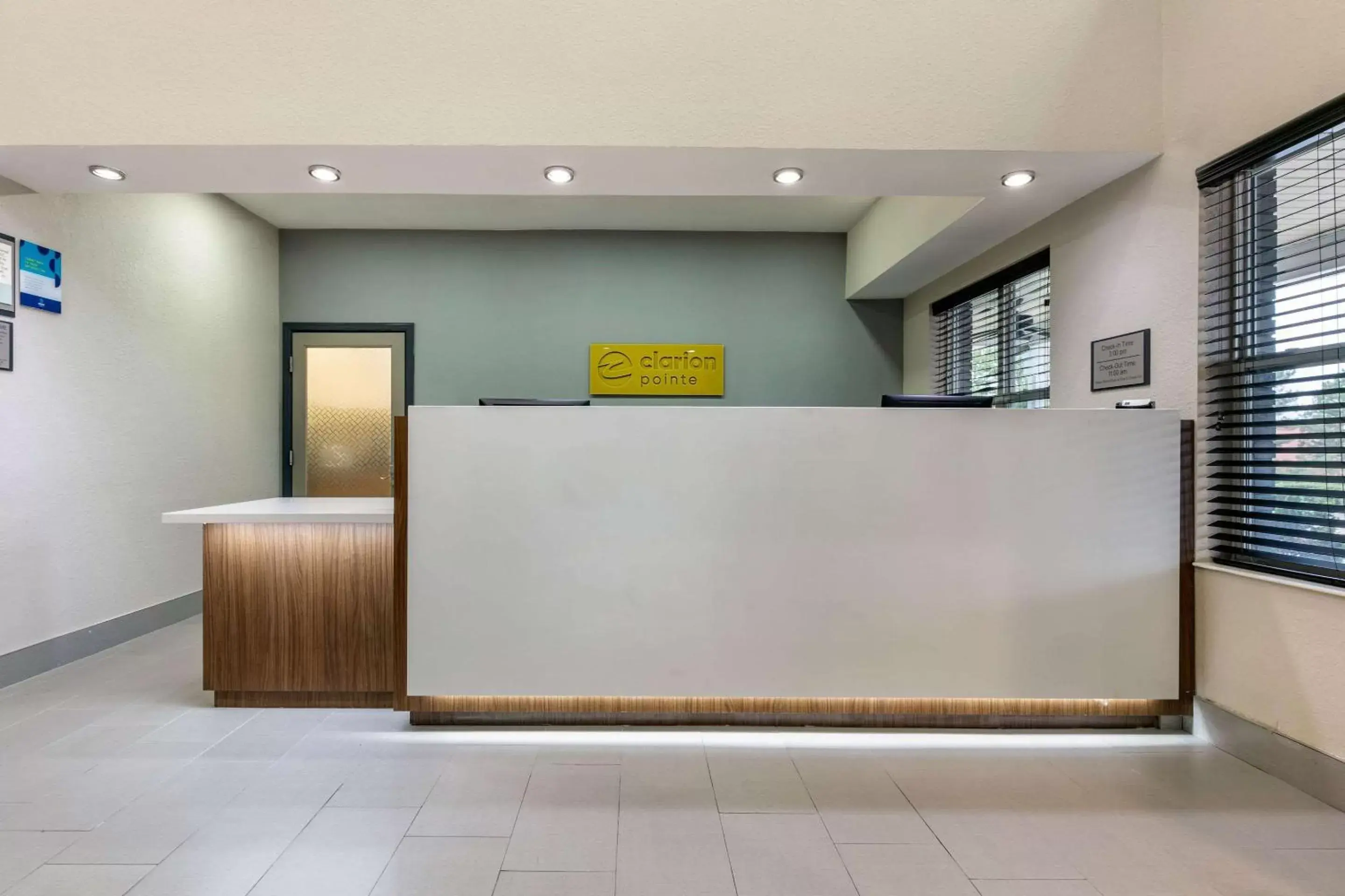 Lobby or reception in Clarion Pointe Columbus-Bradley Park Lobby or reception in Clarion Pointe Columbus-Bradley Park