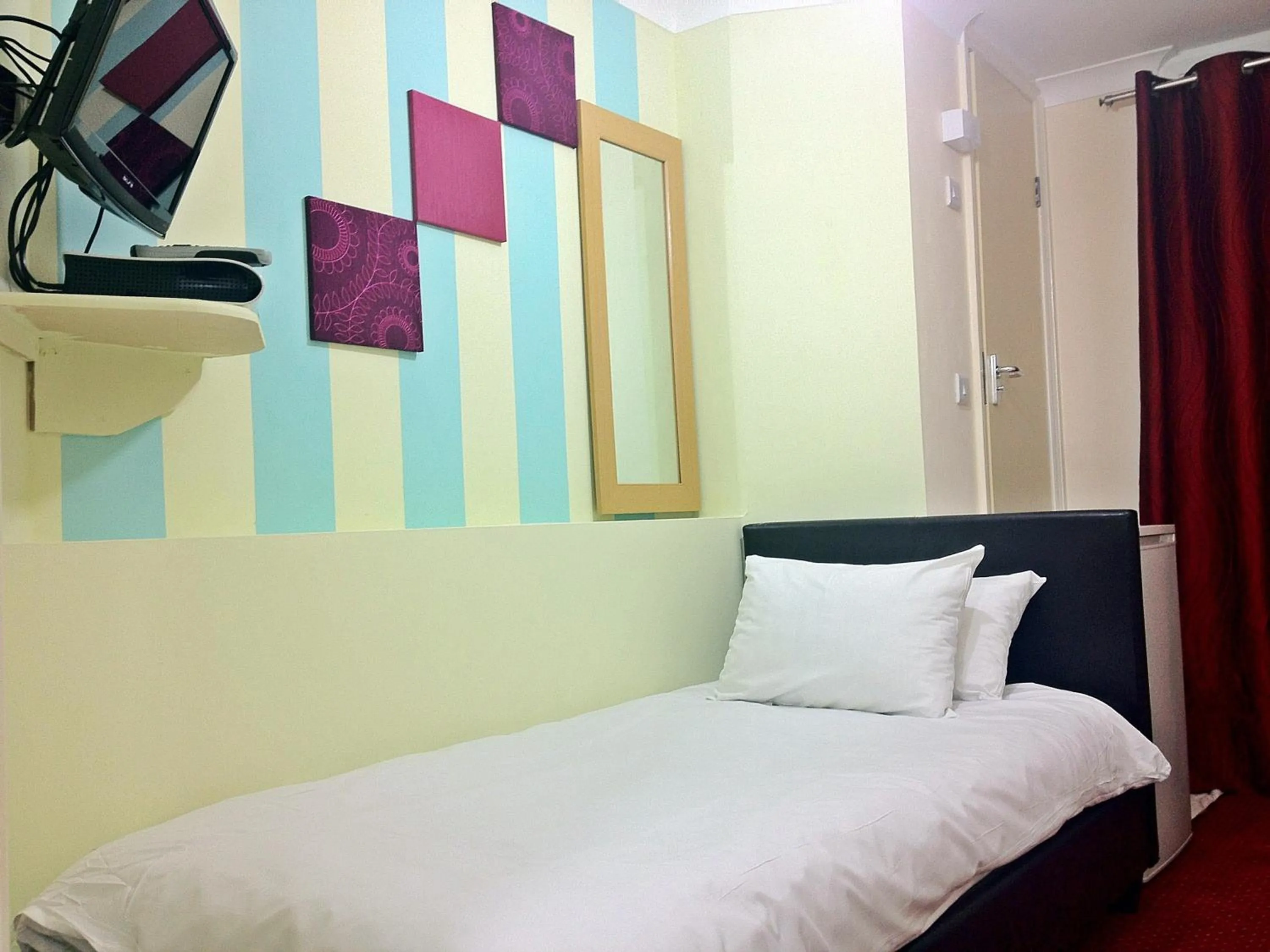 Bed in City View Hotel - Roman Road Market