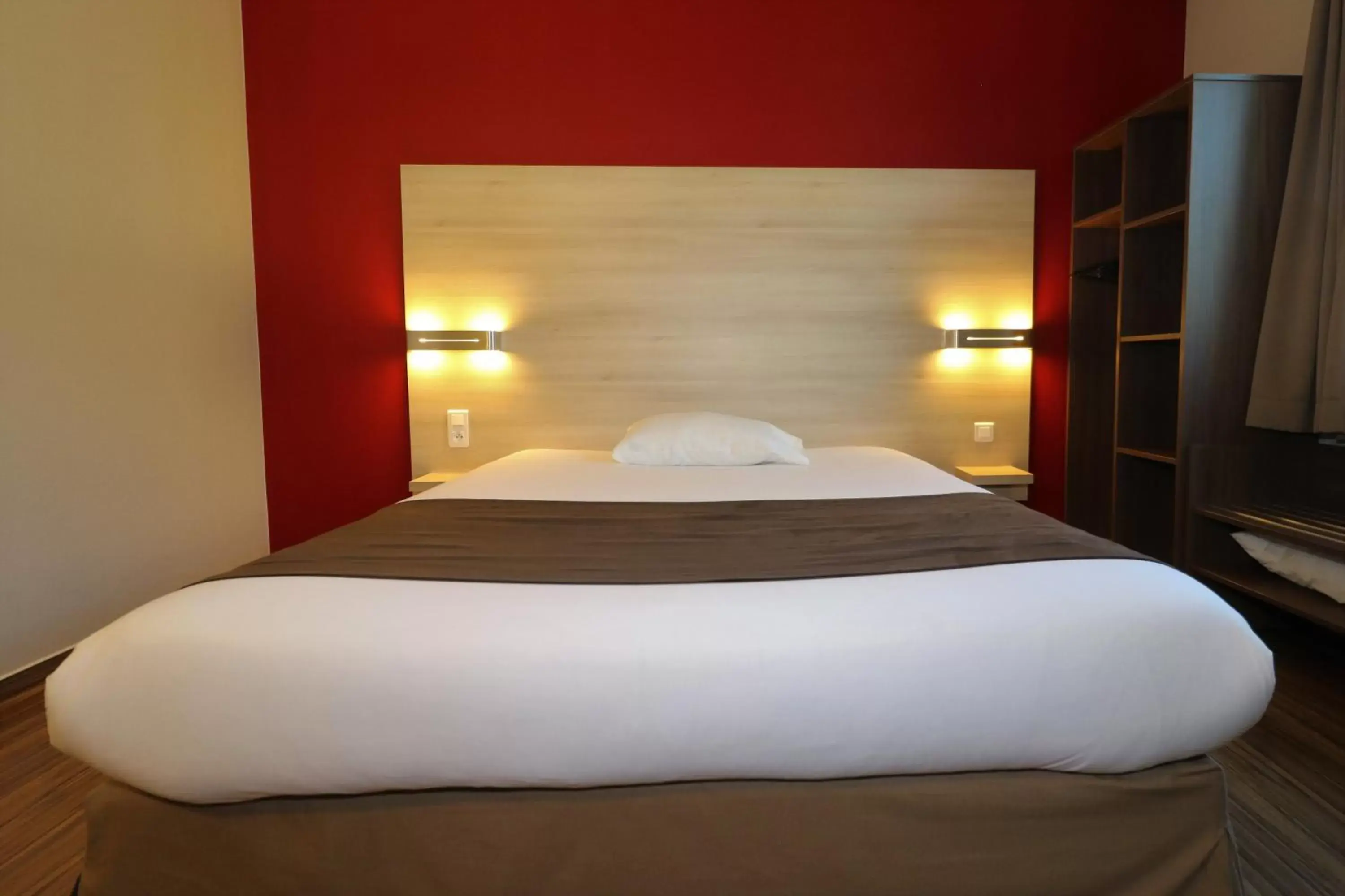 Bedroom, Bed in Ekho Hotel Grenoble Nord Saint Egrève