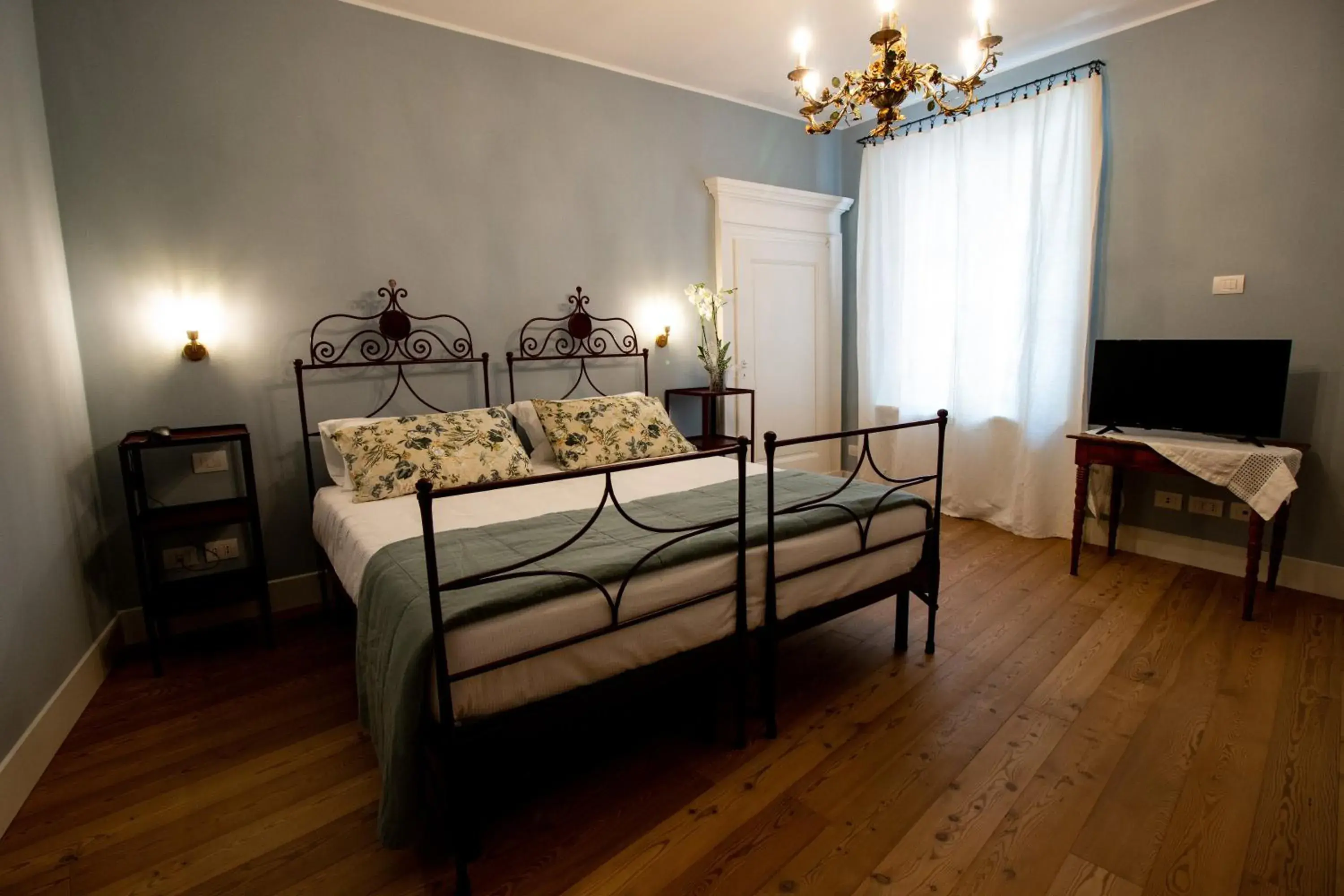 Photo of the whole room, Bed in Locanda Capolago