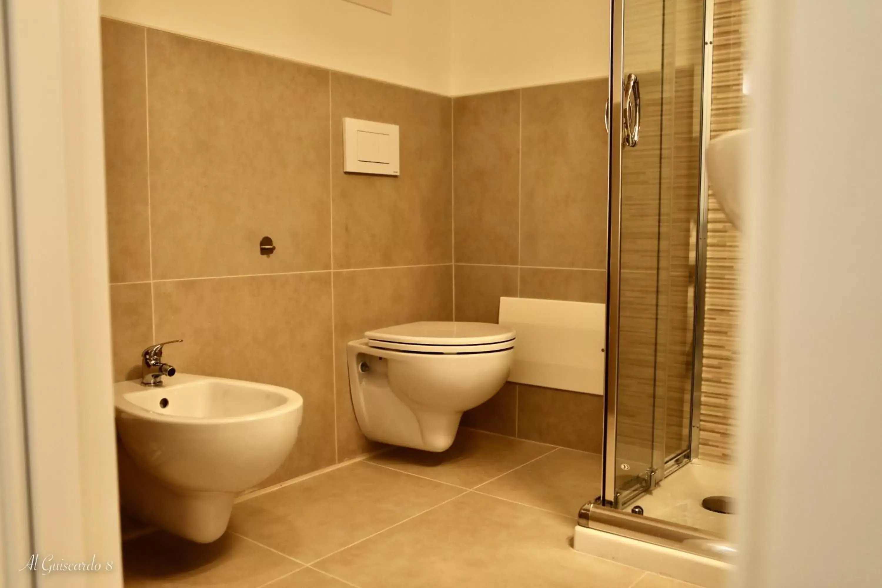 Shower, Bathroom in Al Guiscardo 8
