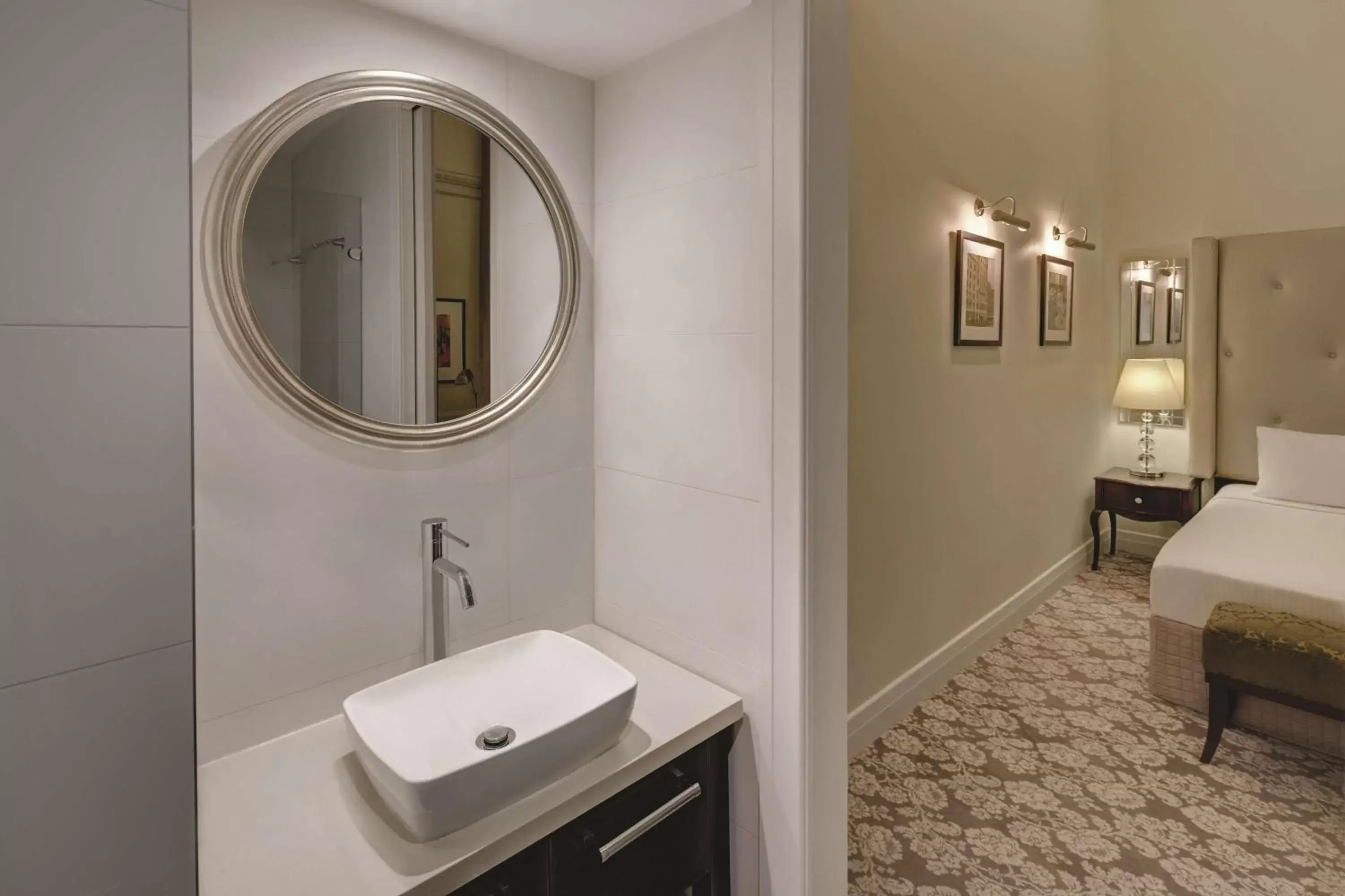 Bathroom in Rendezvous Hotel Melbourne