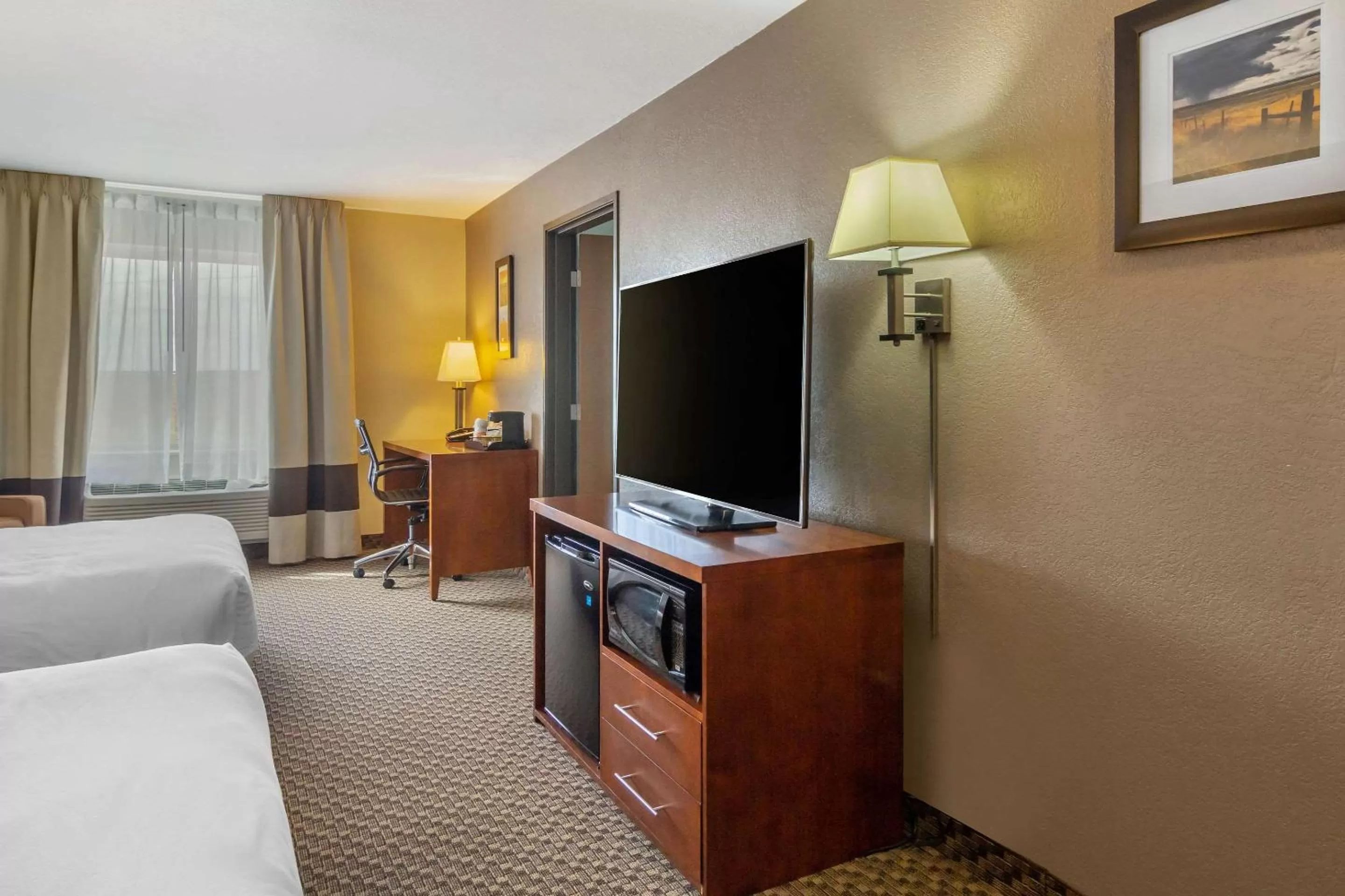 Photo of the whole room, Bed in Comfort Inn & Suites Sterling