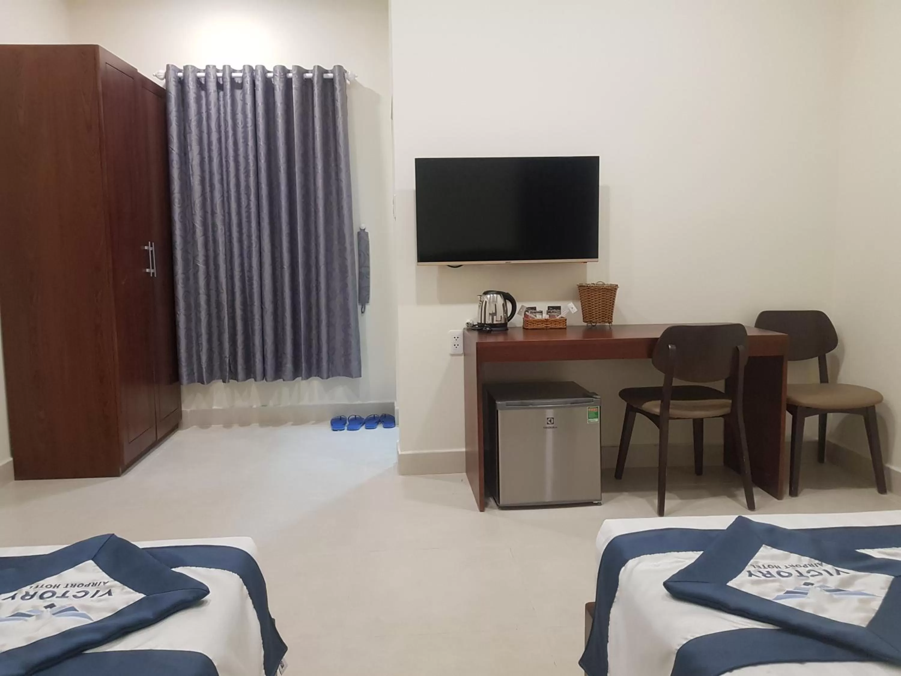 Communal lounge/ TV room, Bed in Victory Airport Hotel