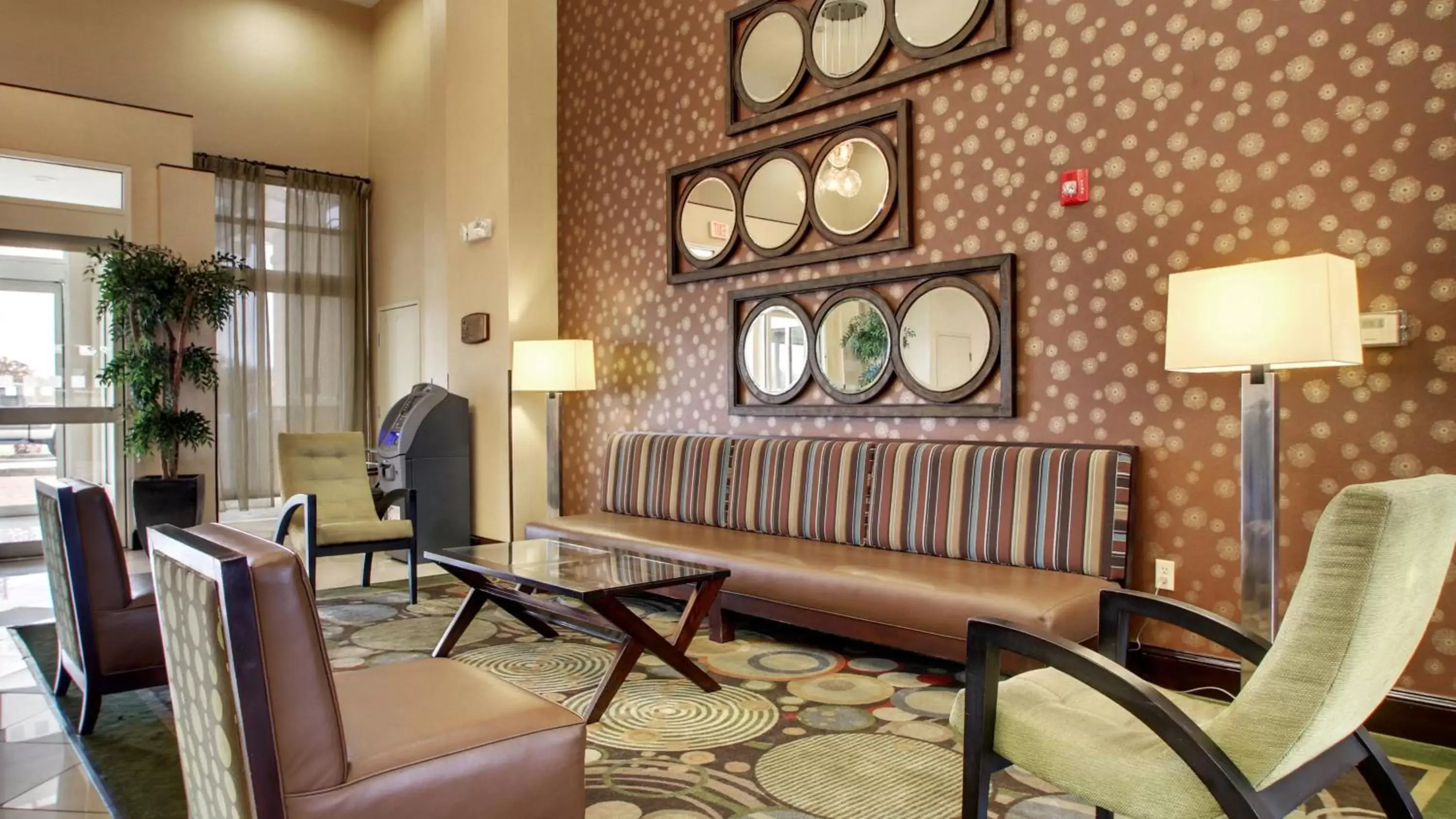 Property building, Seating Area in Holiday Inn Meridian East I 59 / I 20