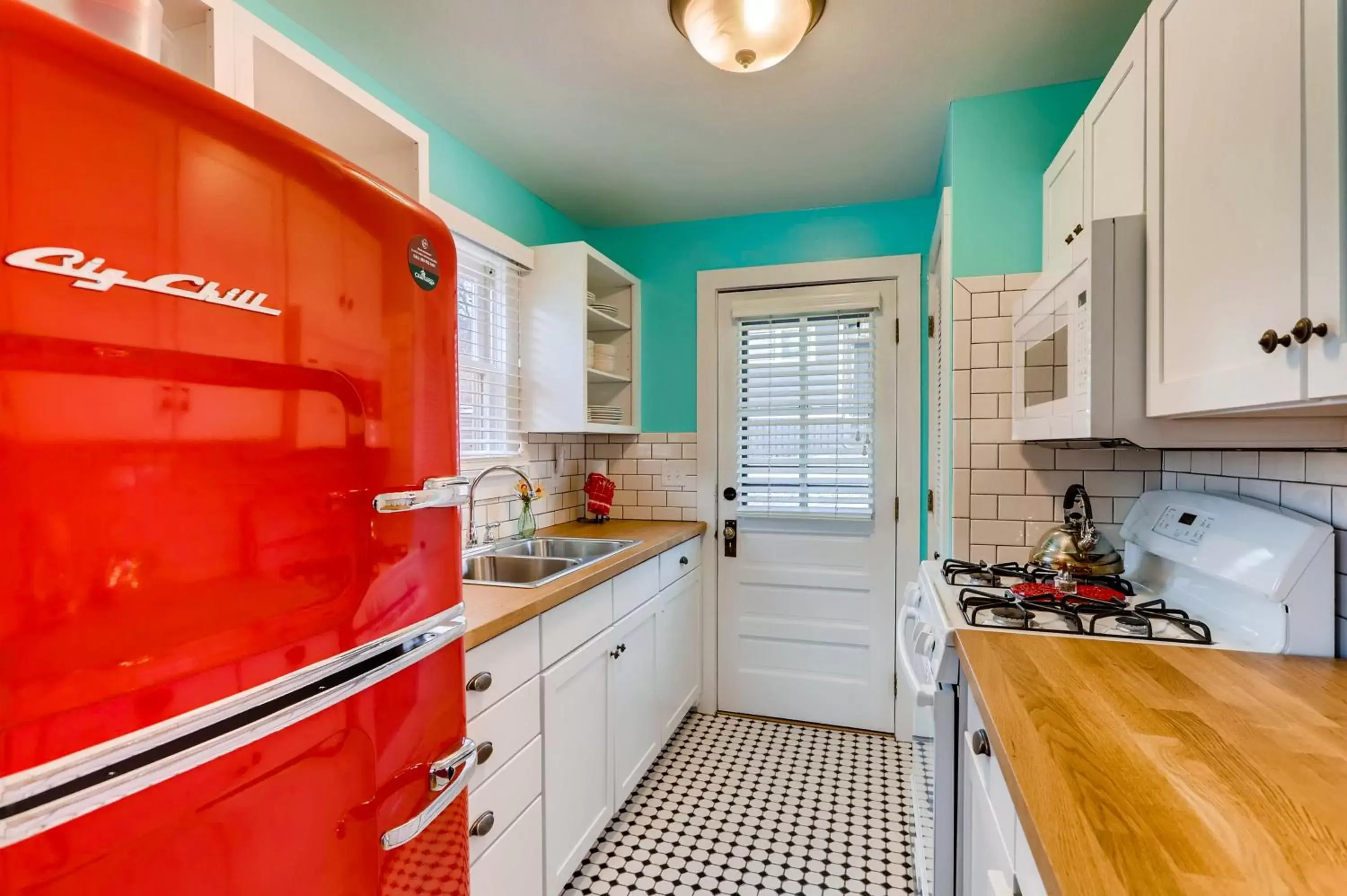 Kitchen or kitchenette, Kitchen/Kitchenette in Colorado Chautauqua Cottages