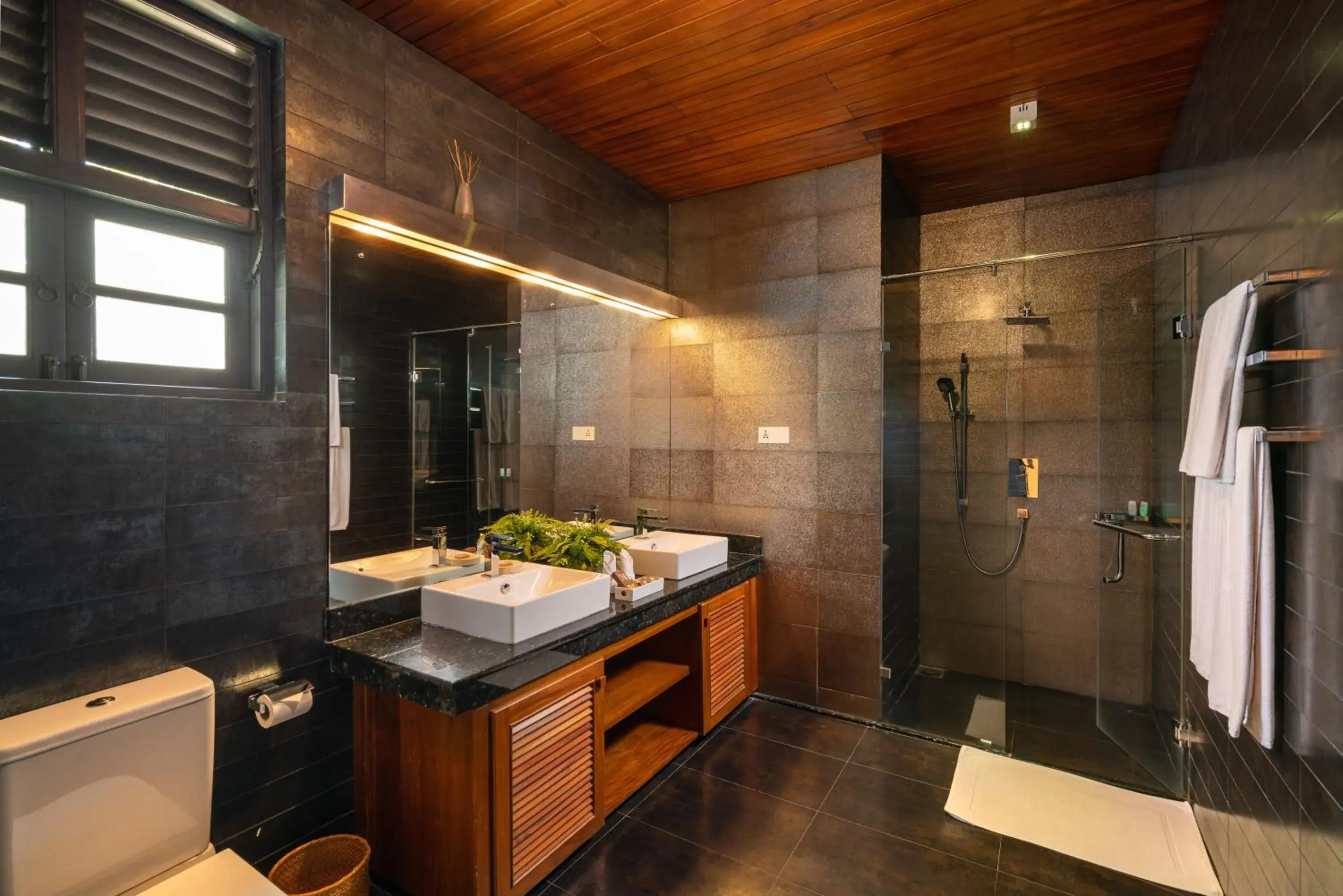 Shower, Bathroom in Clove Villa