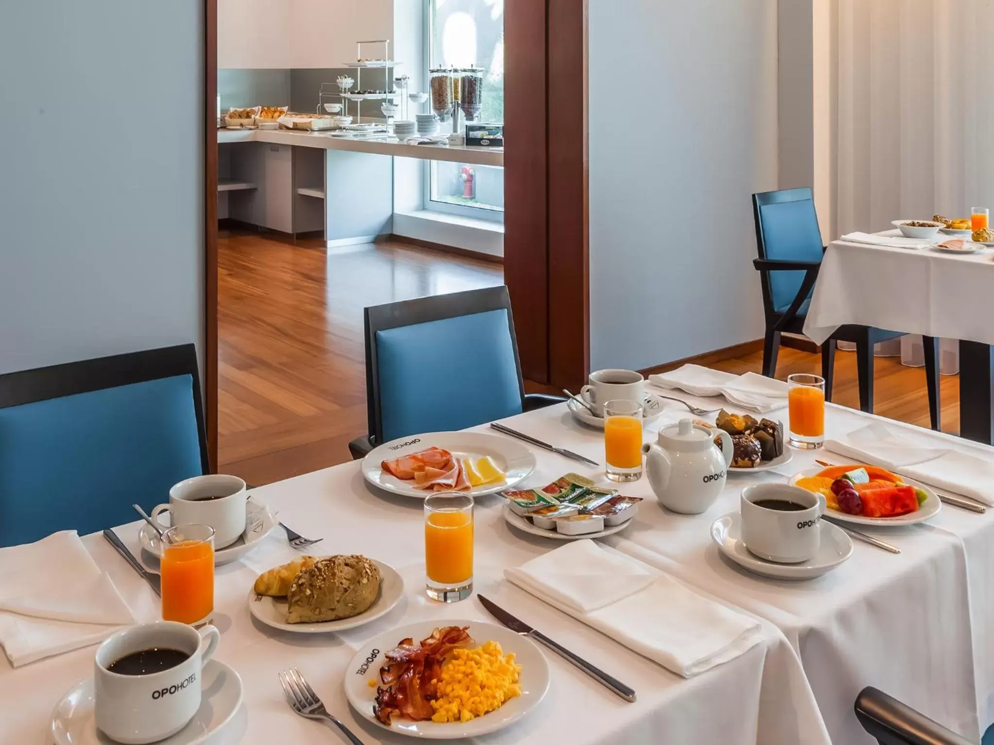 Food and drinks, Breakfast in OPOHOTEL Porto Aeroporto