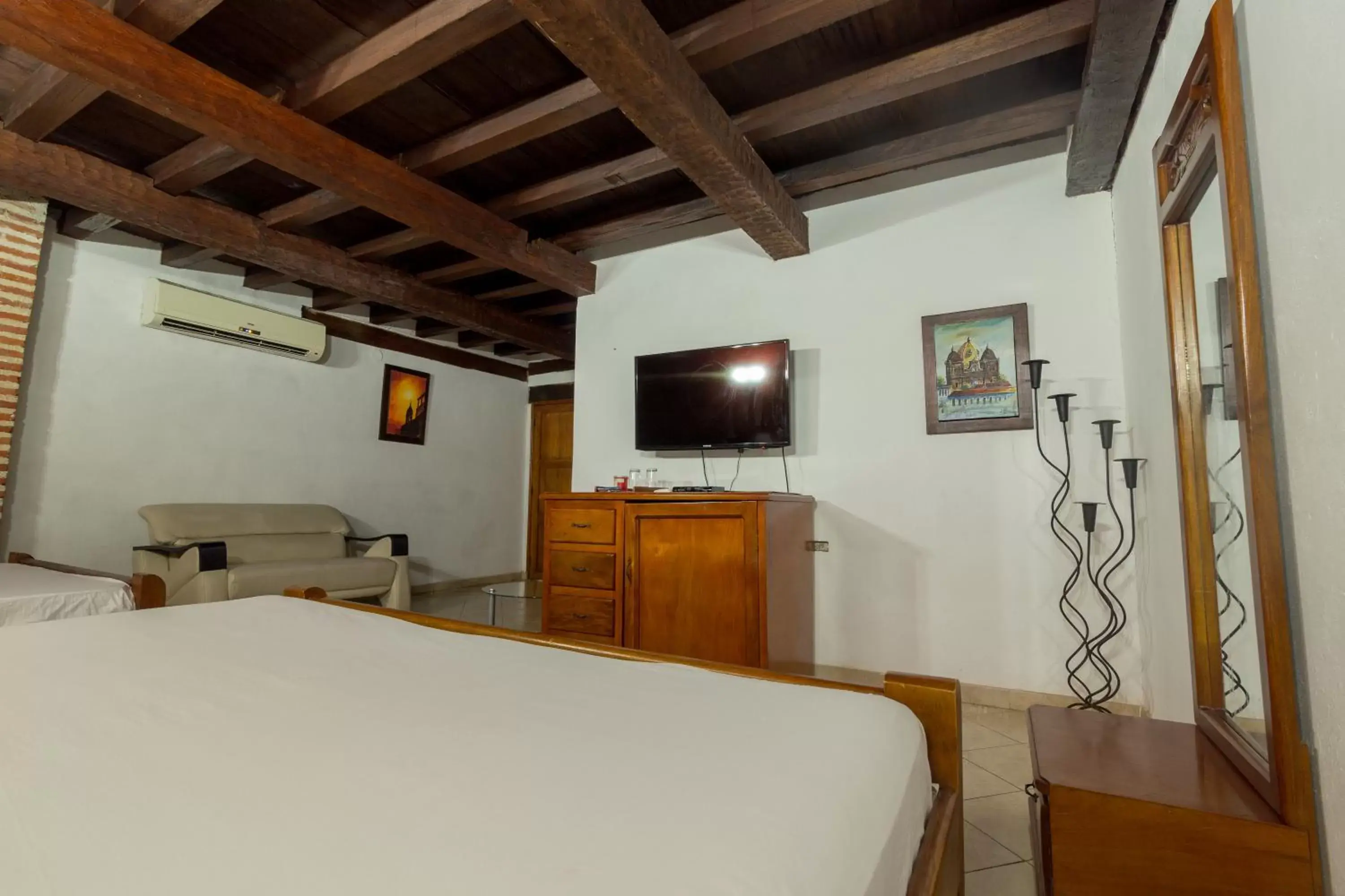 Photo of the whole room, Bed in Hotel Don Pedro De Heredia