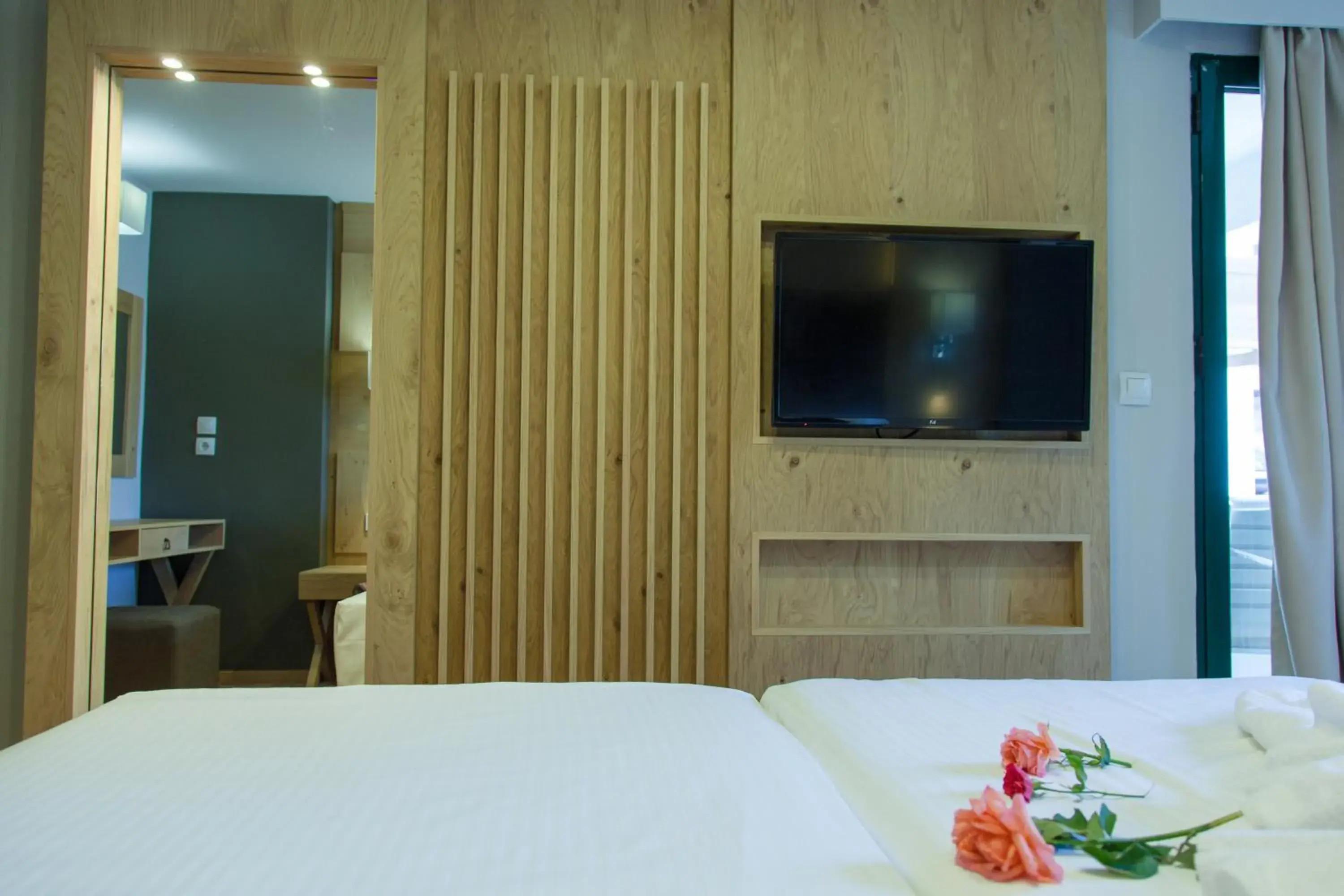 Day, TV/Entertainment Center in Elmi Beach Hotel & Suites