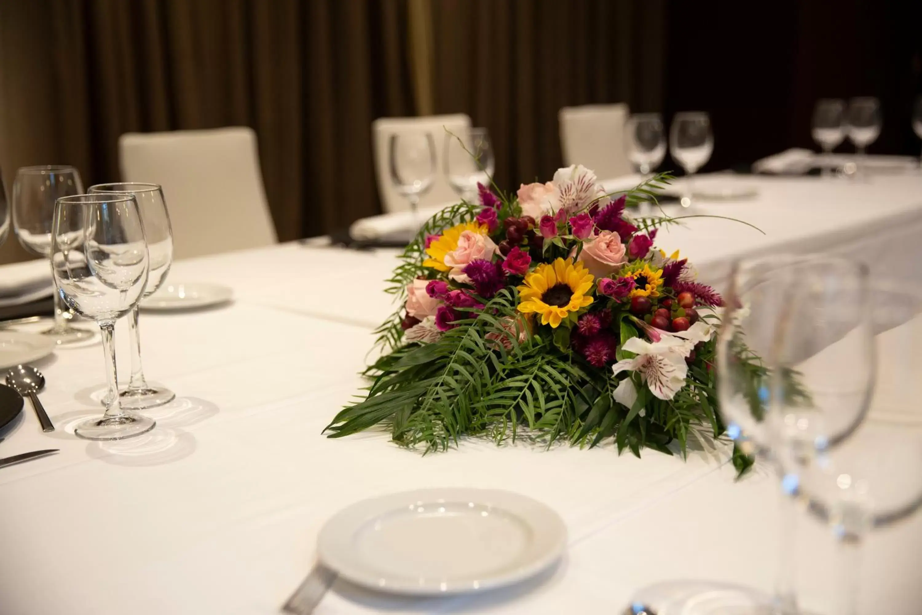 Banquet/Function facilities, Restaurant/Places to Eat in Palacio de los Blasones Suites