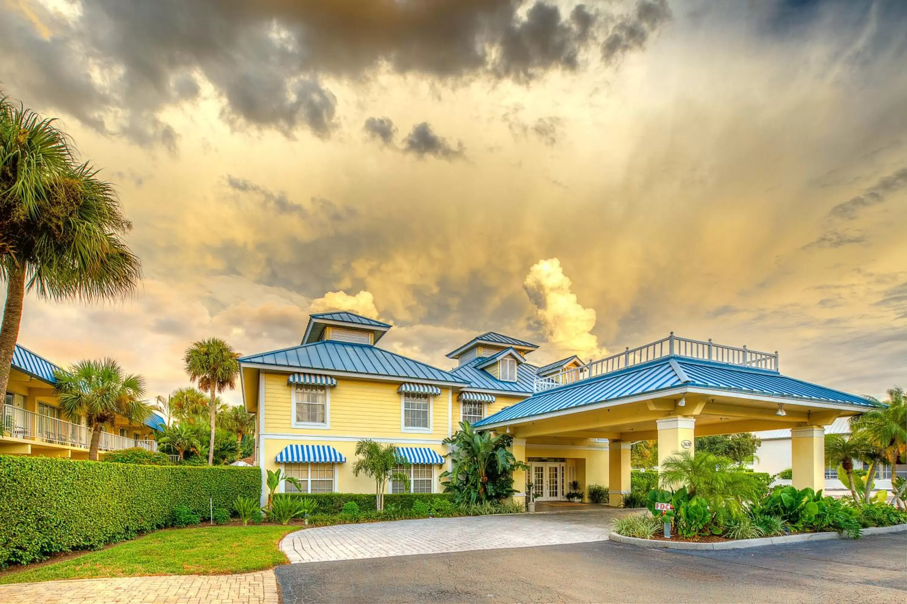 Street view, Property Building in Naples Garden Inn