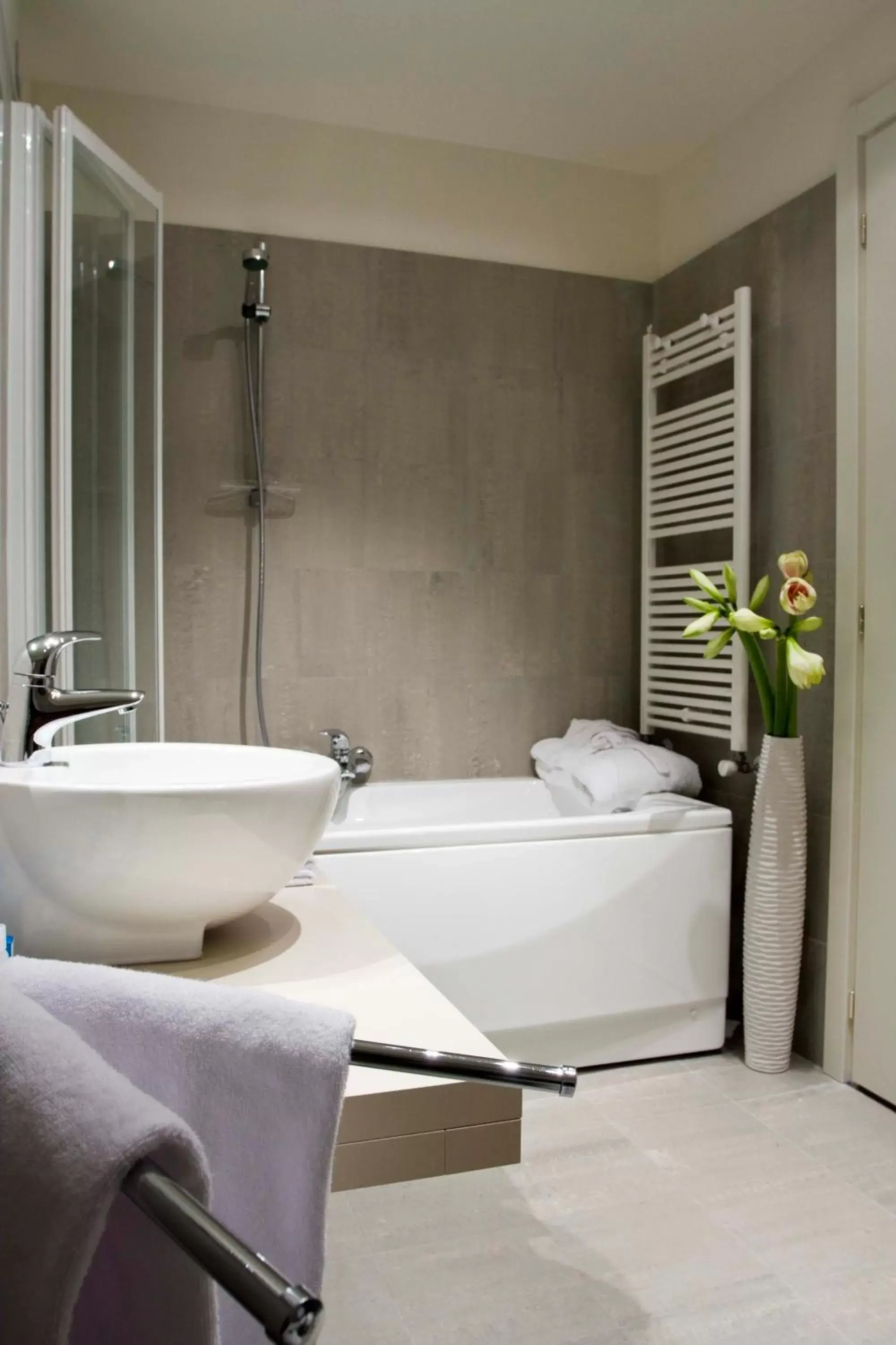 Superior Triple Room in Hotel Cube Superior Triple Room in Hotel Cube