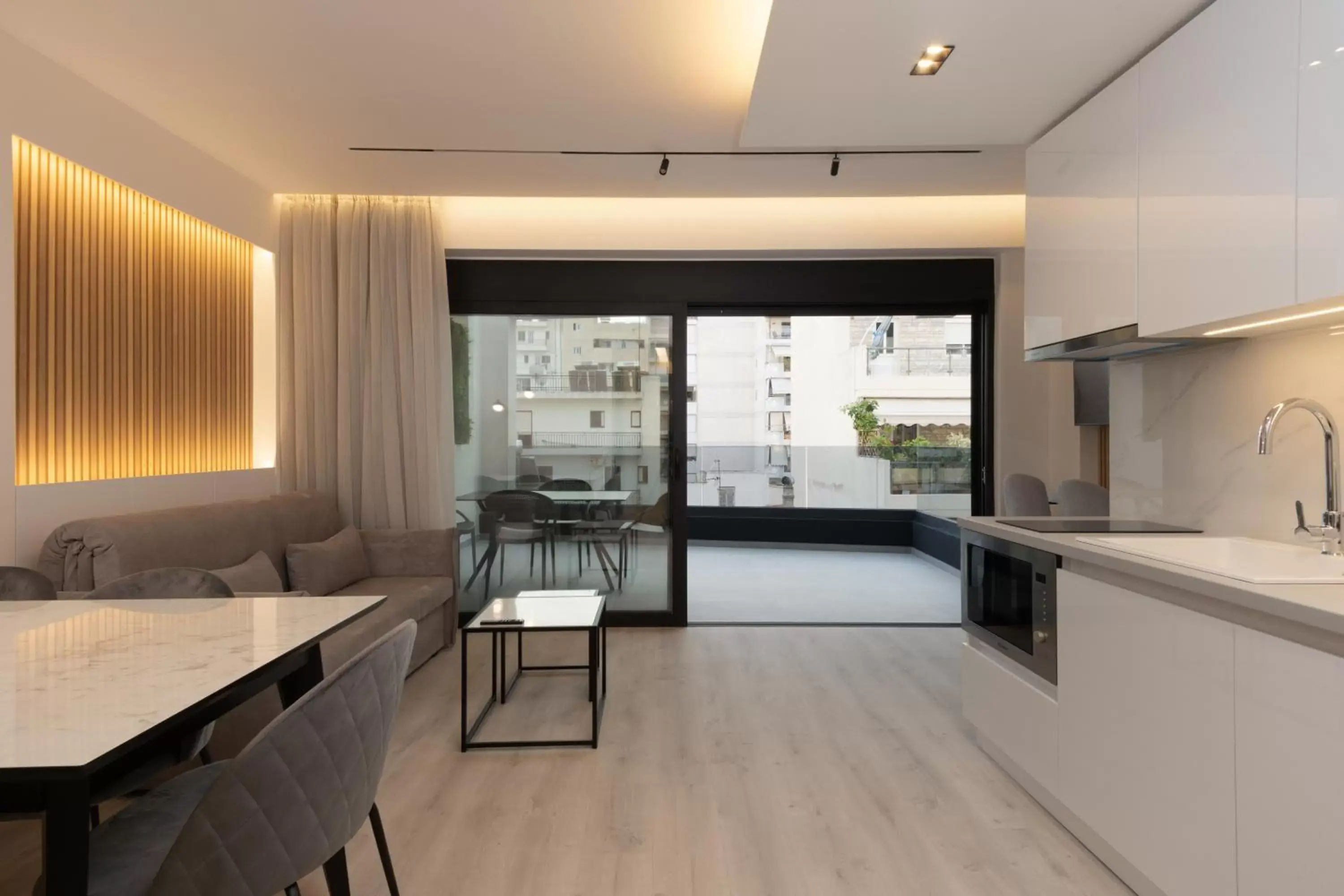 Balcony/Terrace, Kitchen/Kitchenette in LUX&EASY Athens Metro Suites