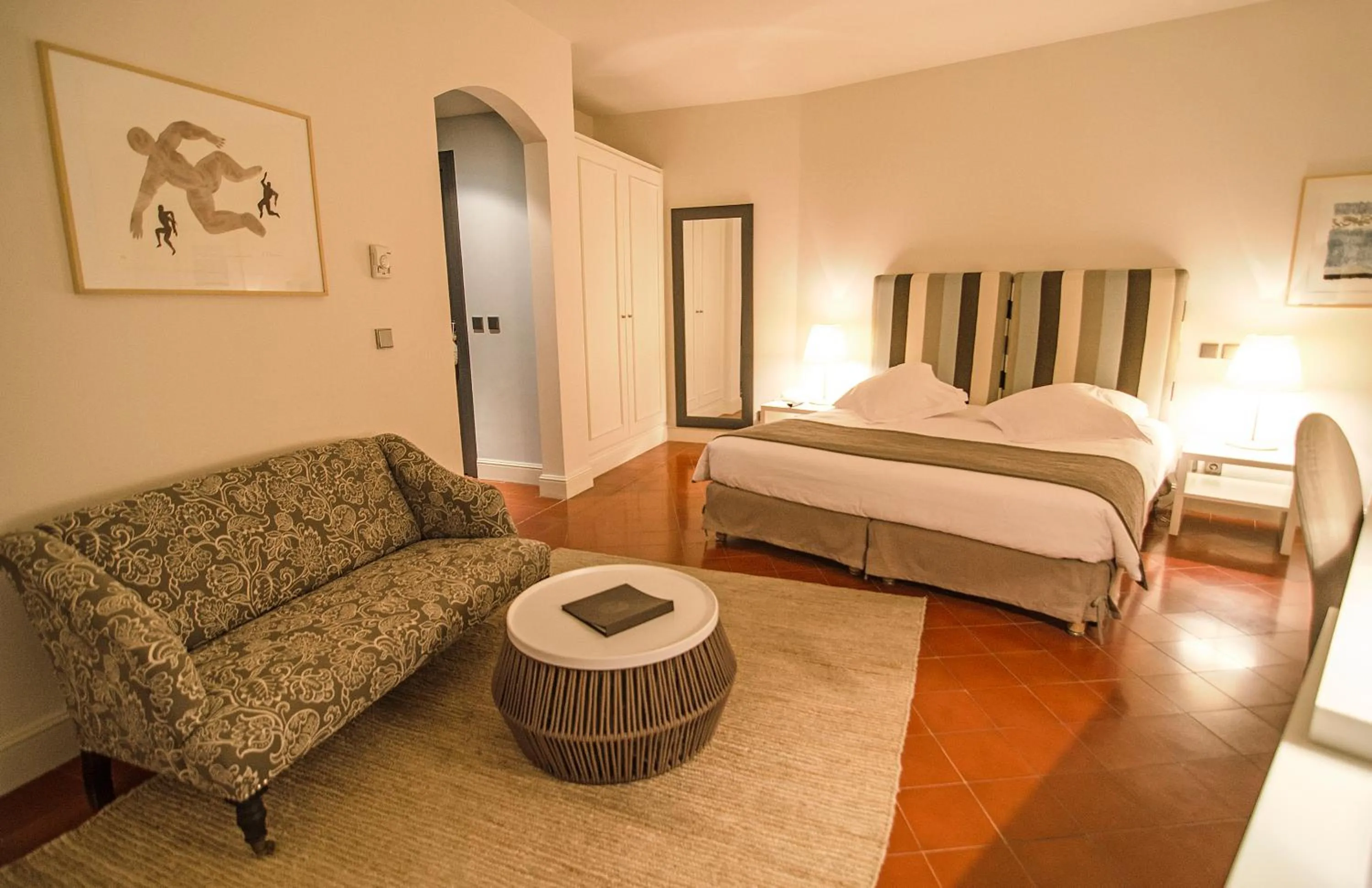 Bed in Hotel****Spa & Restaurant Cantemerle