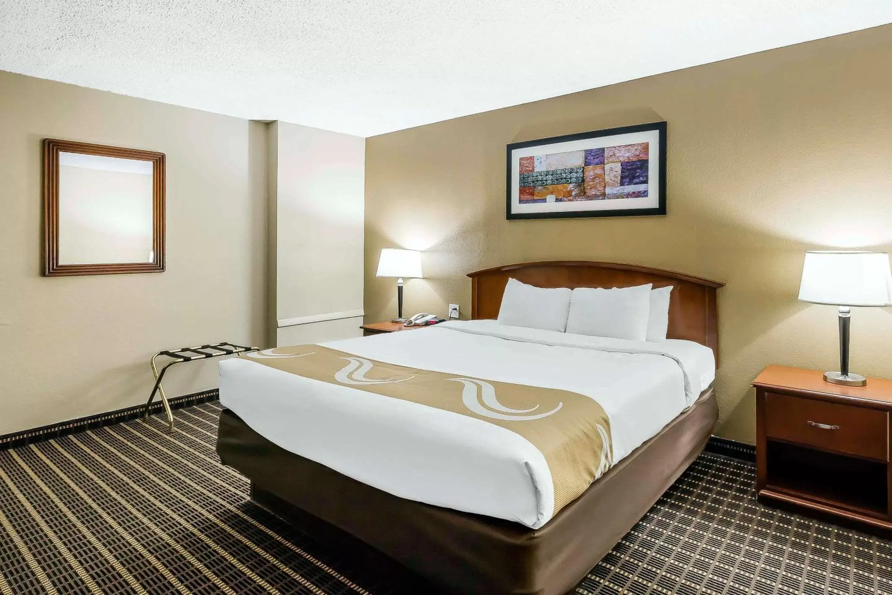 Photo of the whole room, Bed in Quality Inn & Suites Sevierville - Pigeon Forge