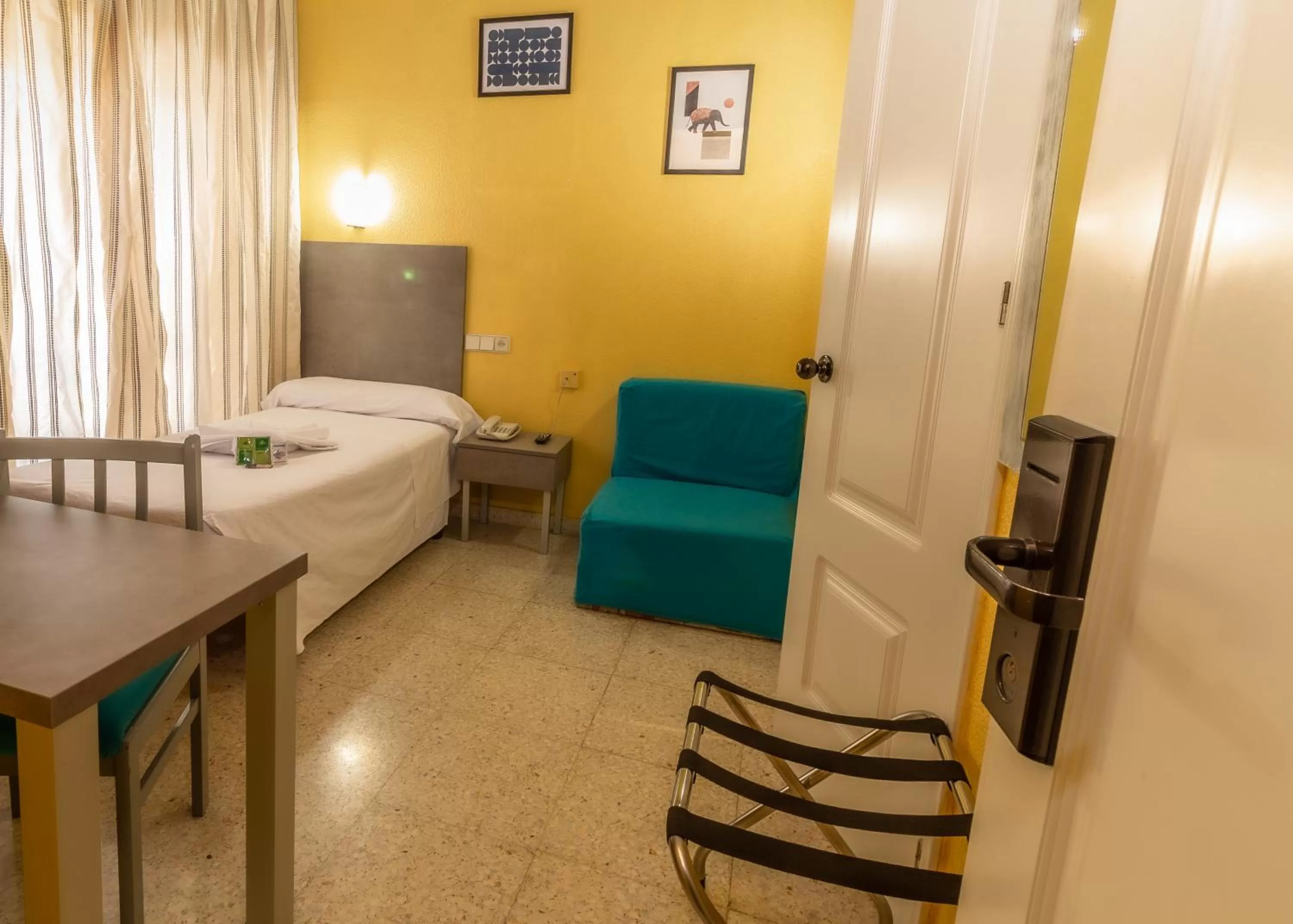 Photo of the whole room, Bed in Hotel Universal Murcia