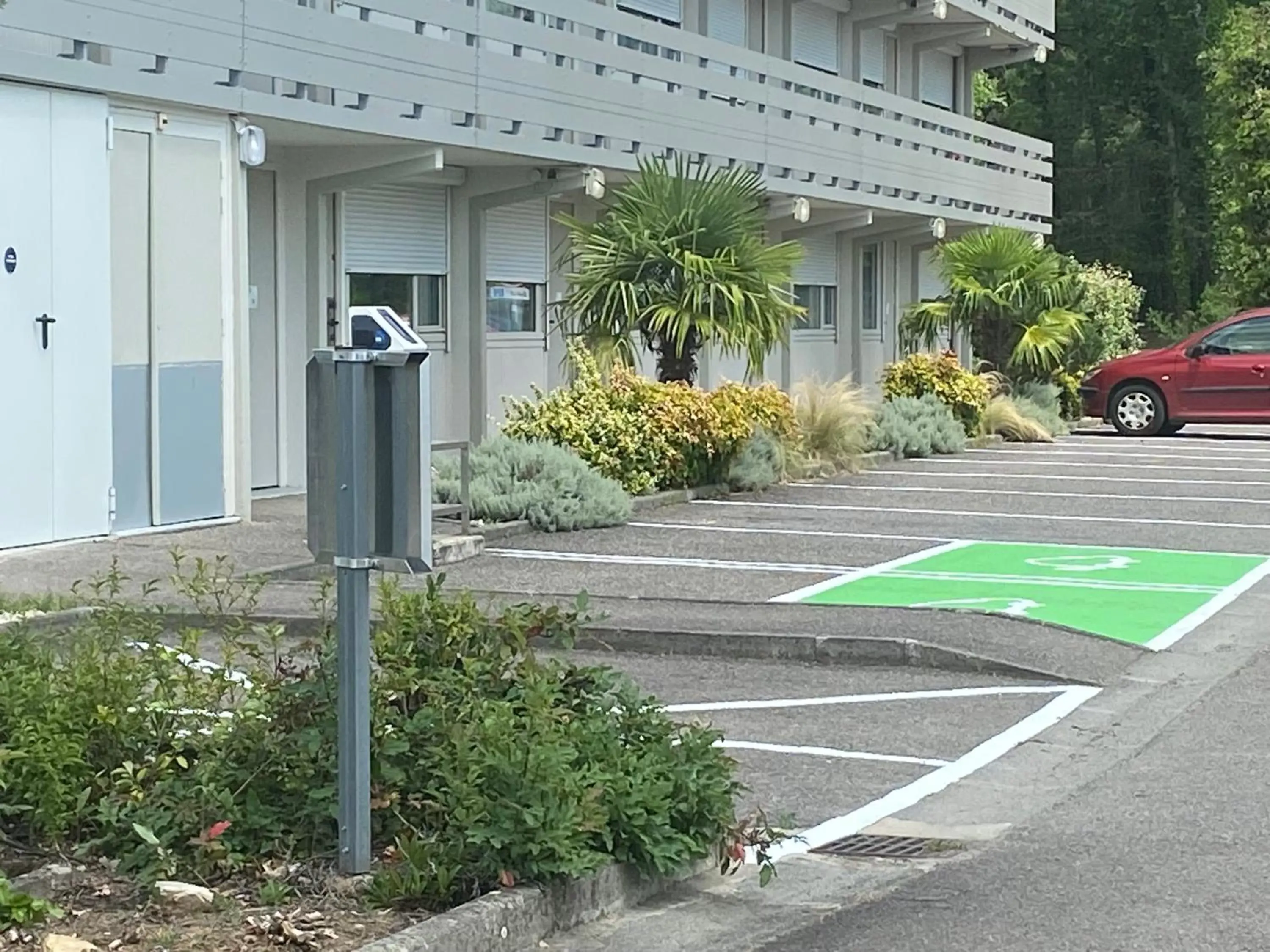 Parking in Hôtel Campanile Cahors