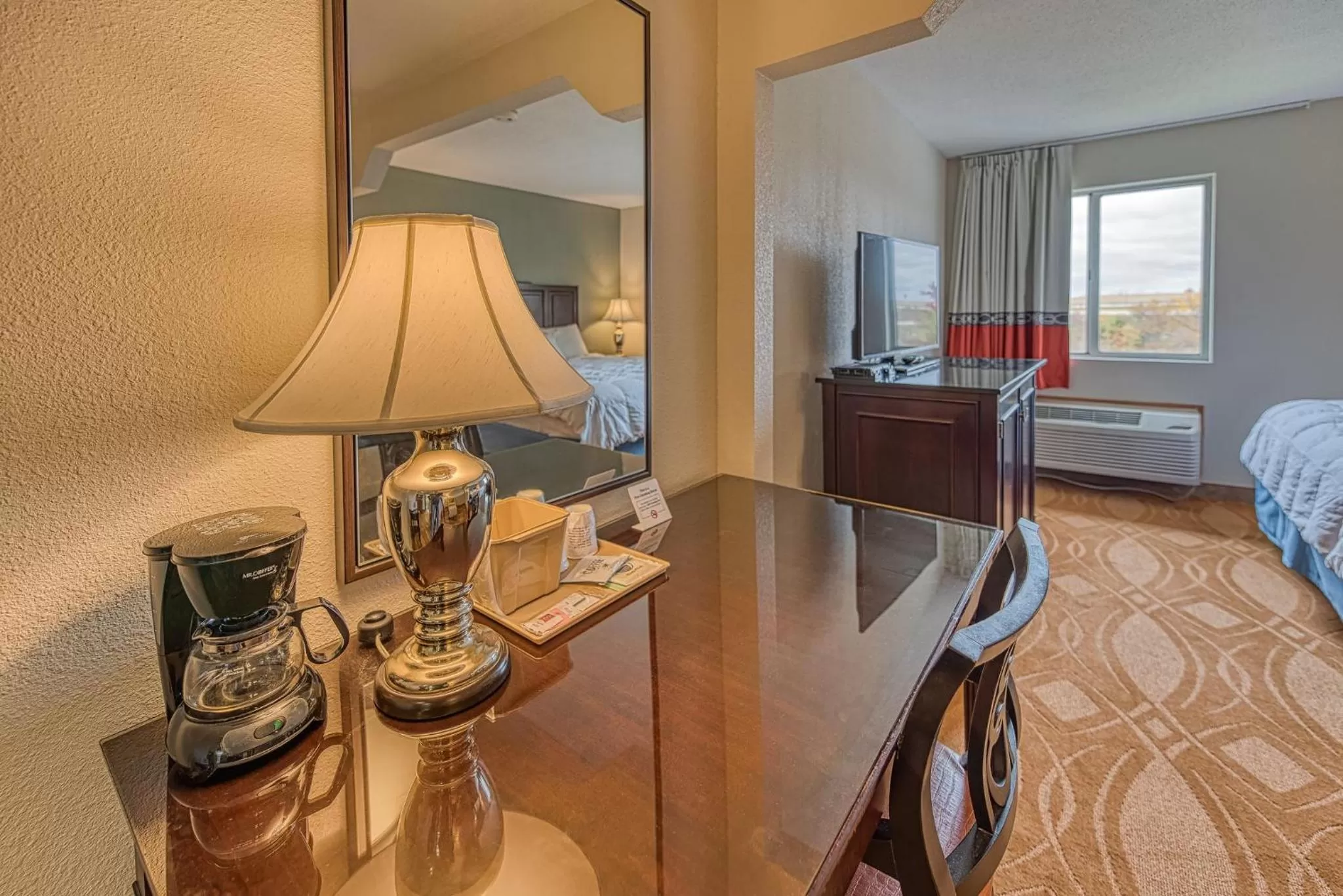 View (from property/room), Bed in American Inn & suites