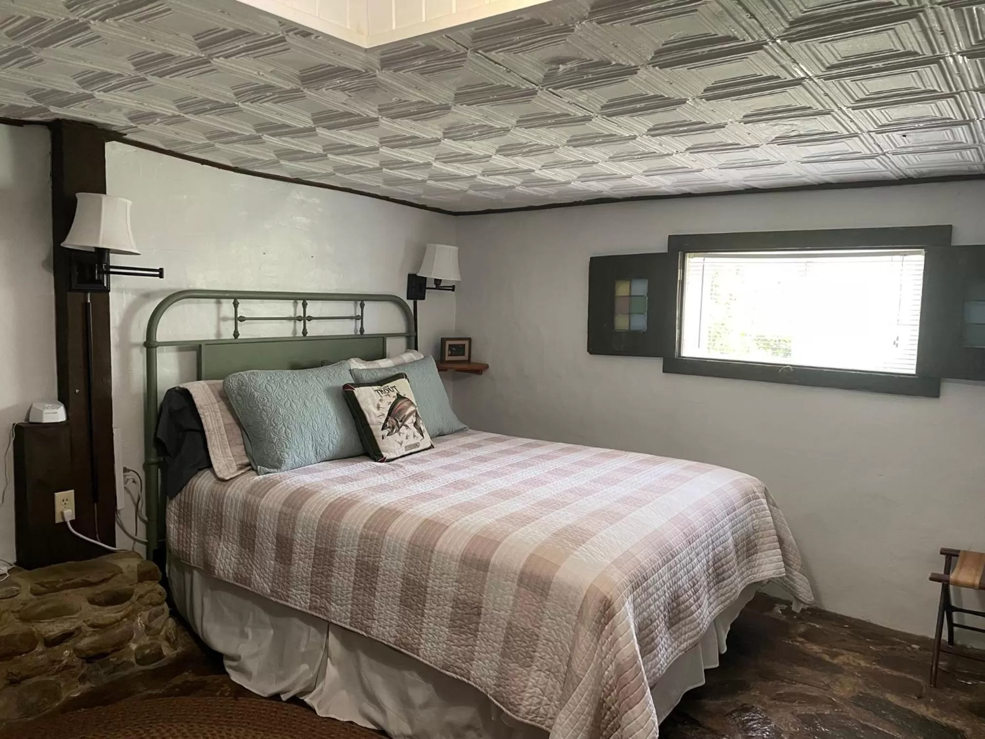 Bedroom, Bed in Folkestone Inn