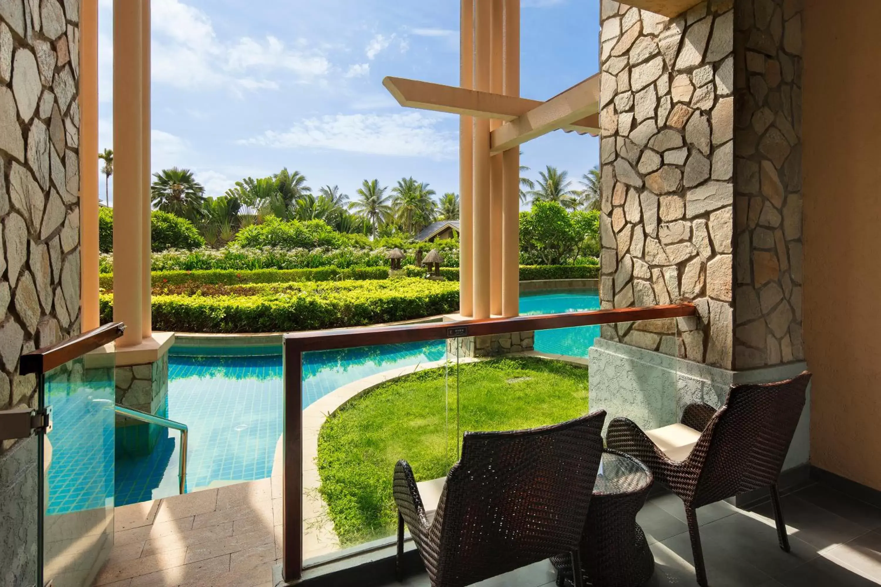 Garden, Pool View in Hilton Sanya Yalong Bay Resort & Spa