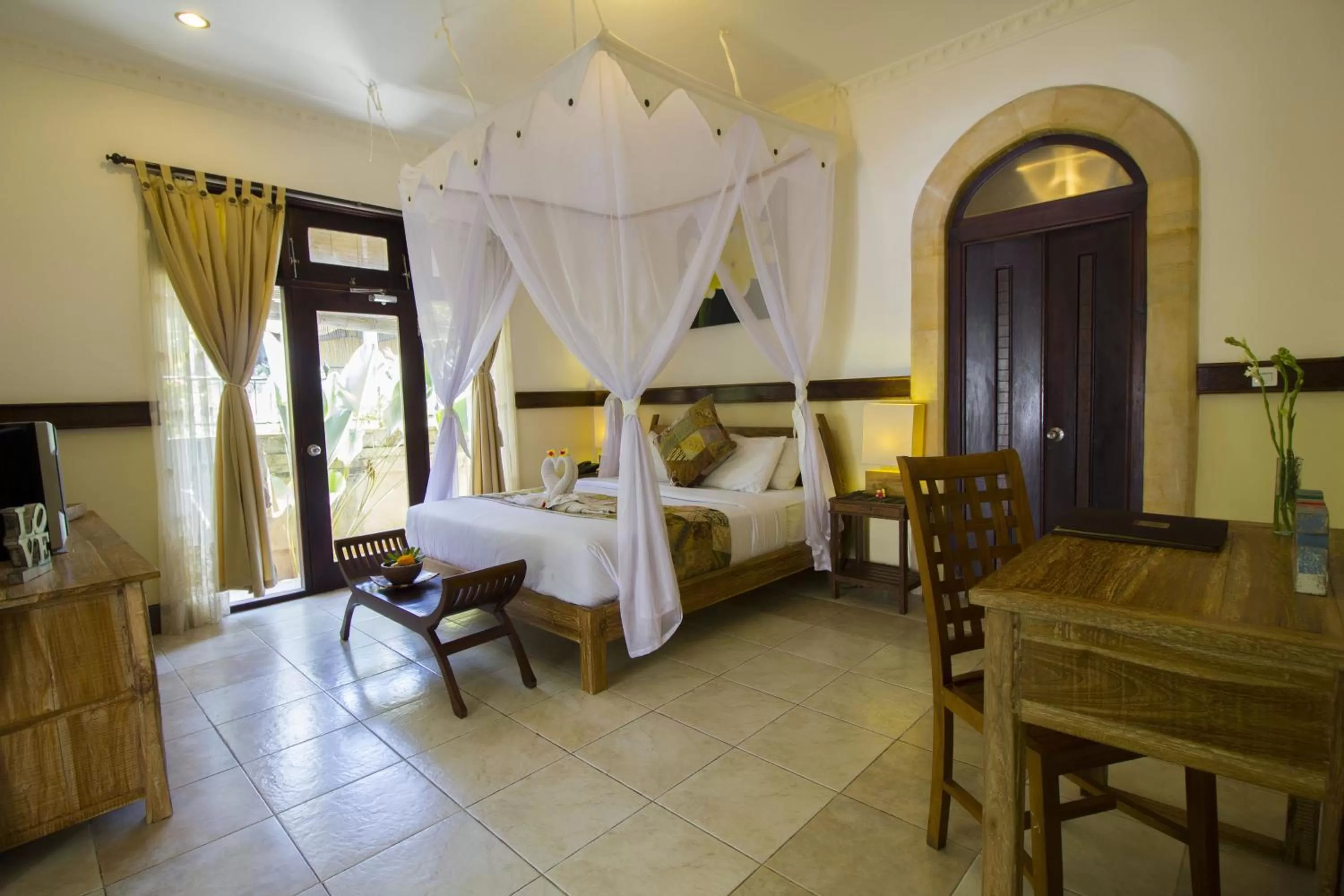 Photo of the whole room, Bed in Ubud Aura Retreat