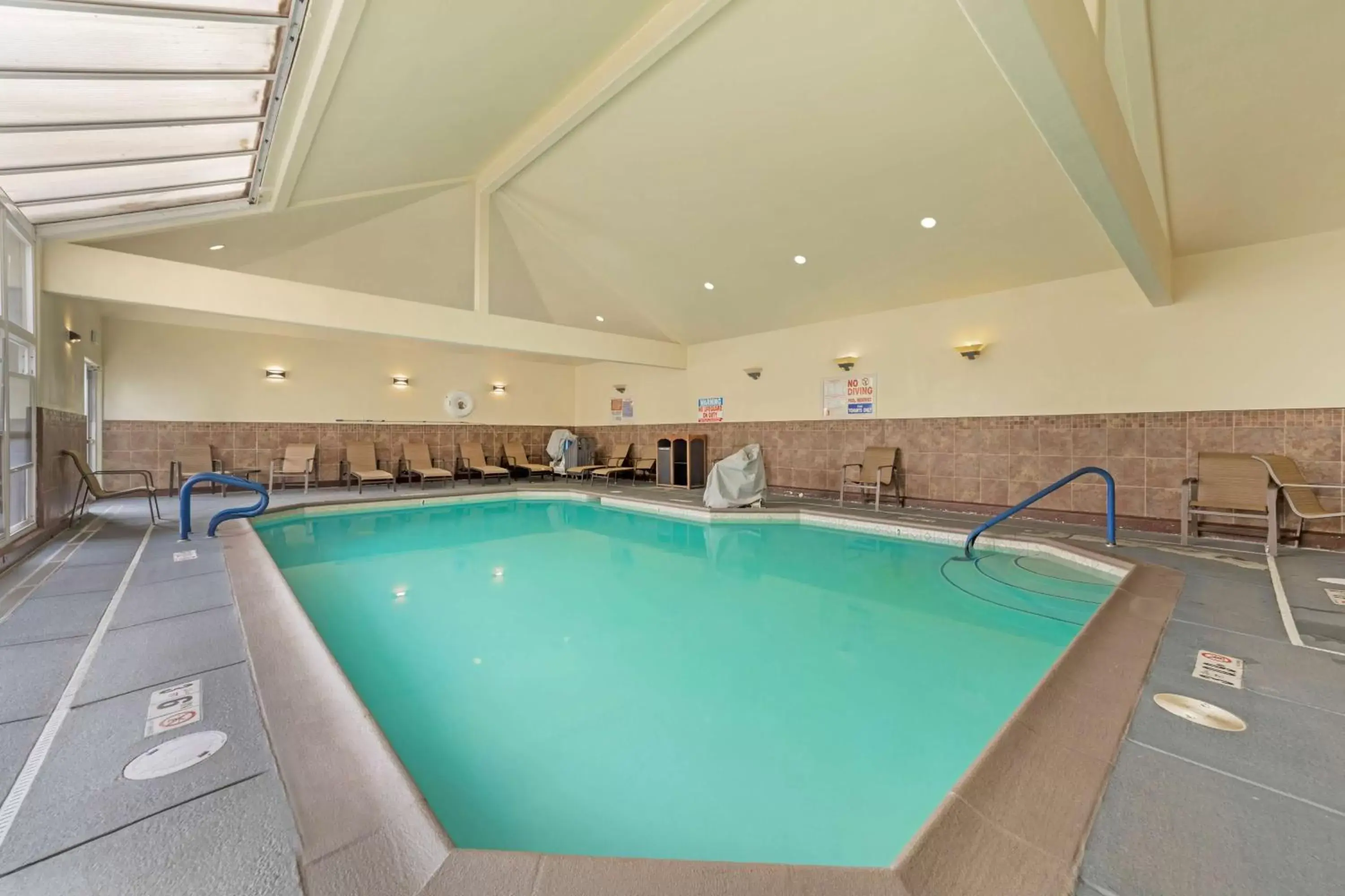 Pool view, Swimming Pool in Best Western Plus Northwoods Inn