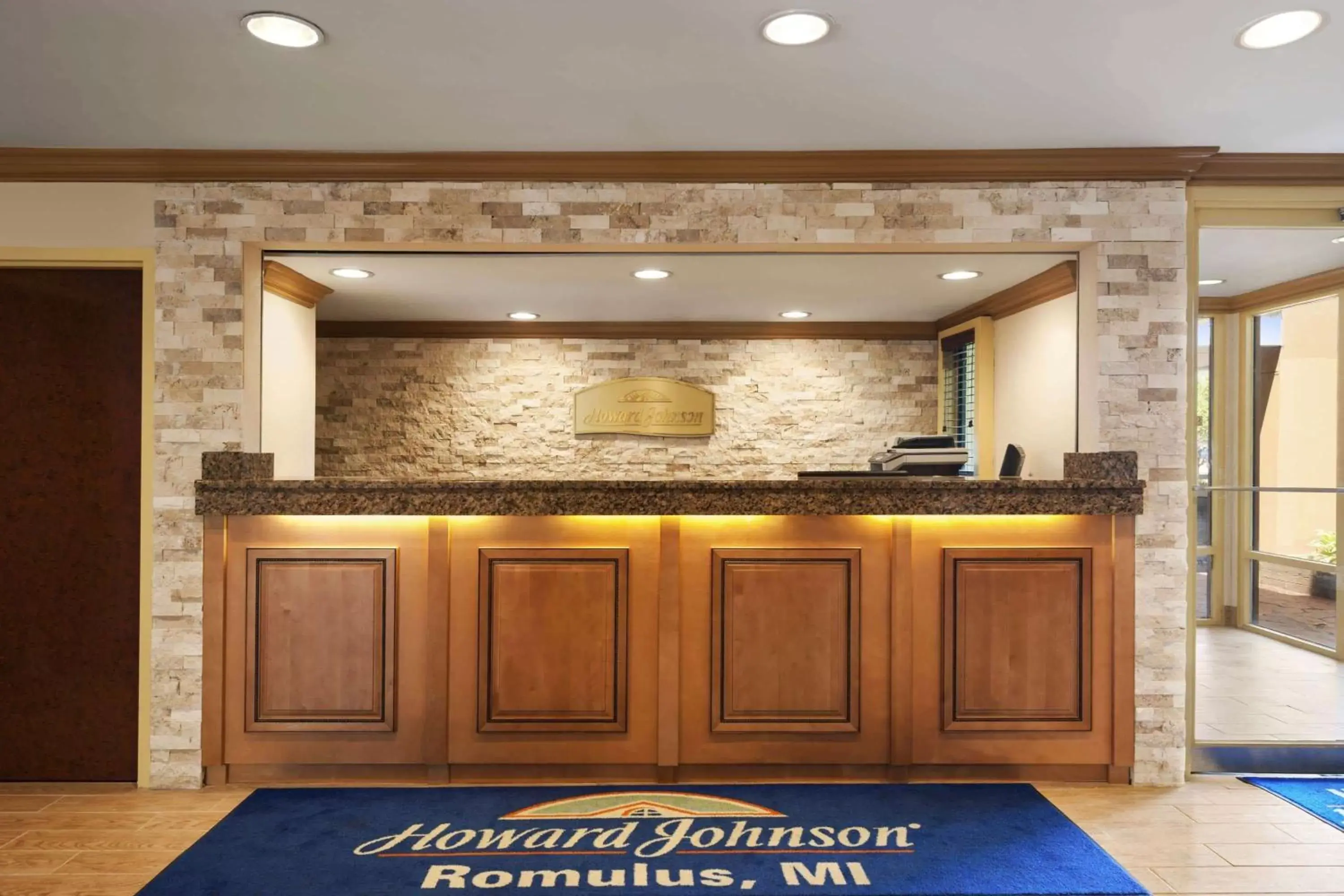 Lobby or reception, Lobby/Reception in Howard Johnson by Wyndham Romulus Detroit Metro Airport