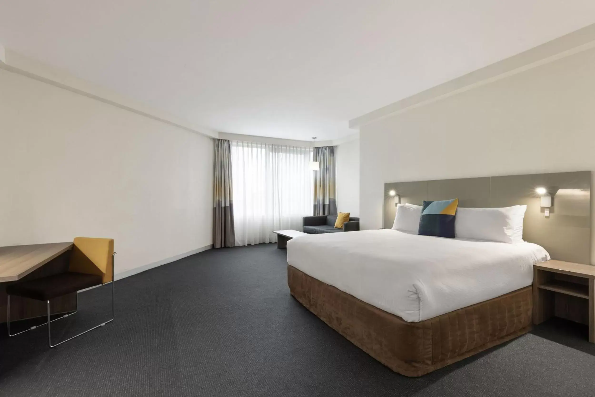 Bedroom, Bed in Novotel Sydney Central