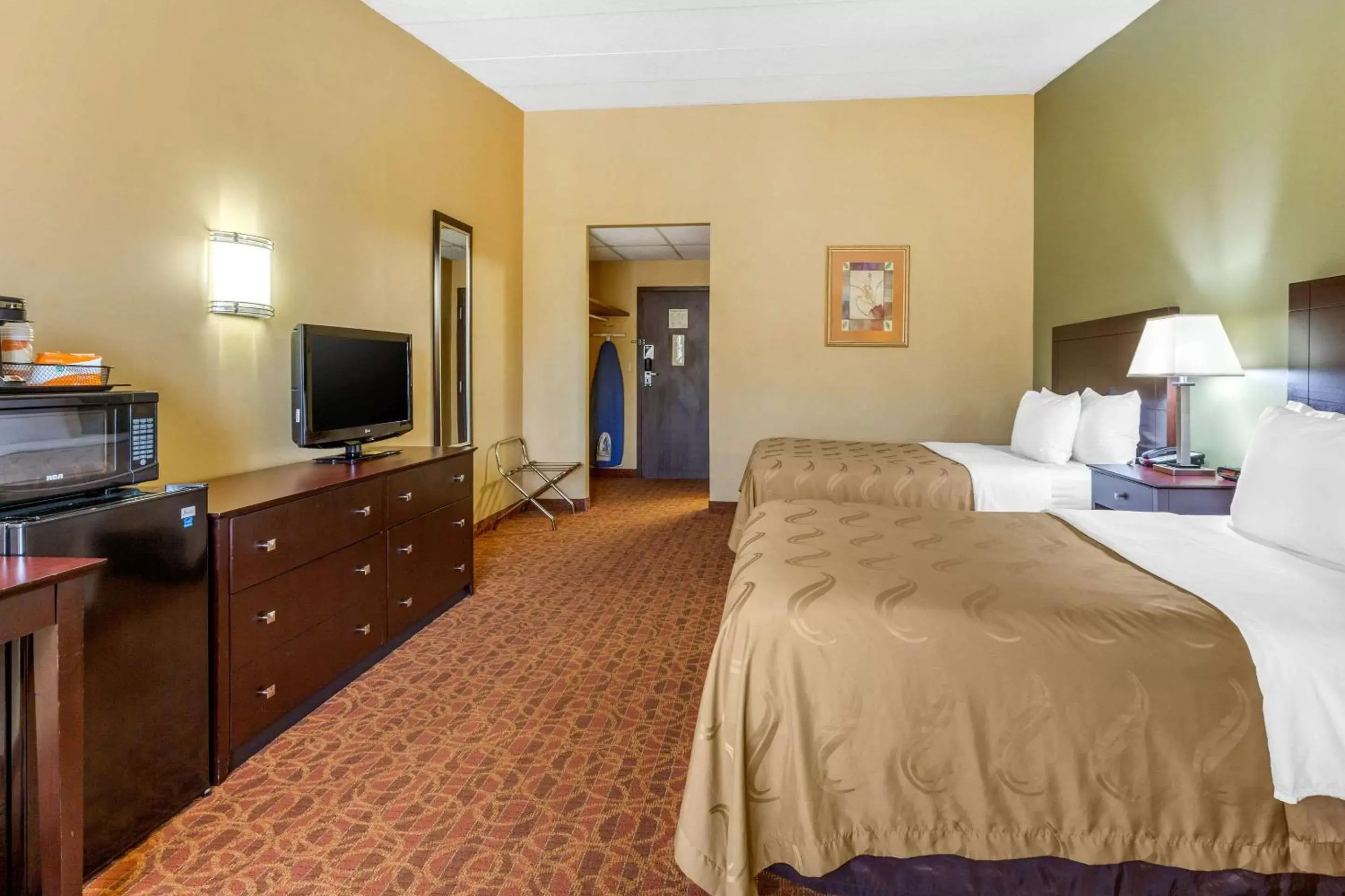 Photo of the whole room, Bed in Quality Inn Old Saybrook - Westbrook Photo of the whole room, Bed in Quality Inn Old Saybrook - Westbrook