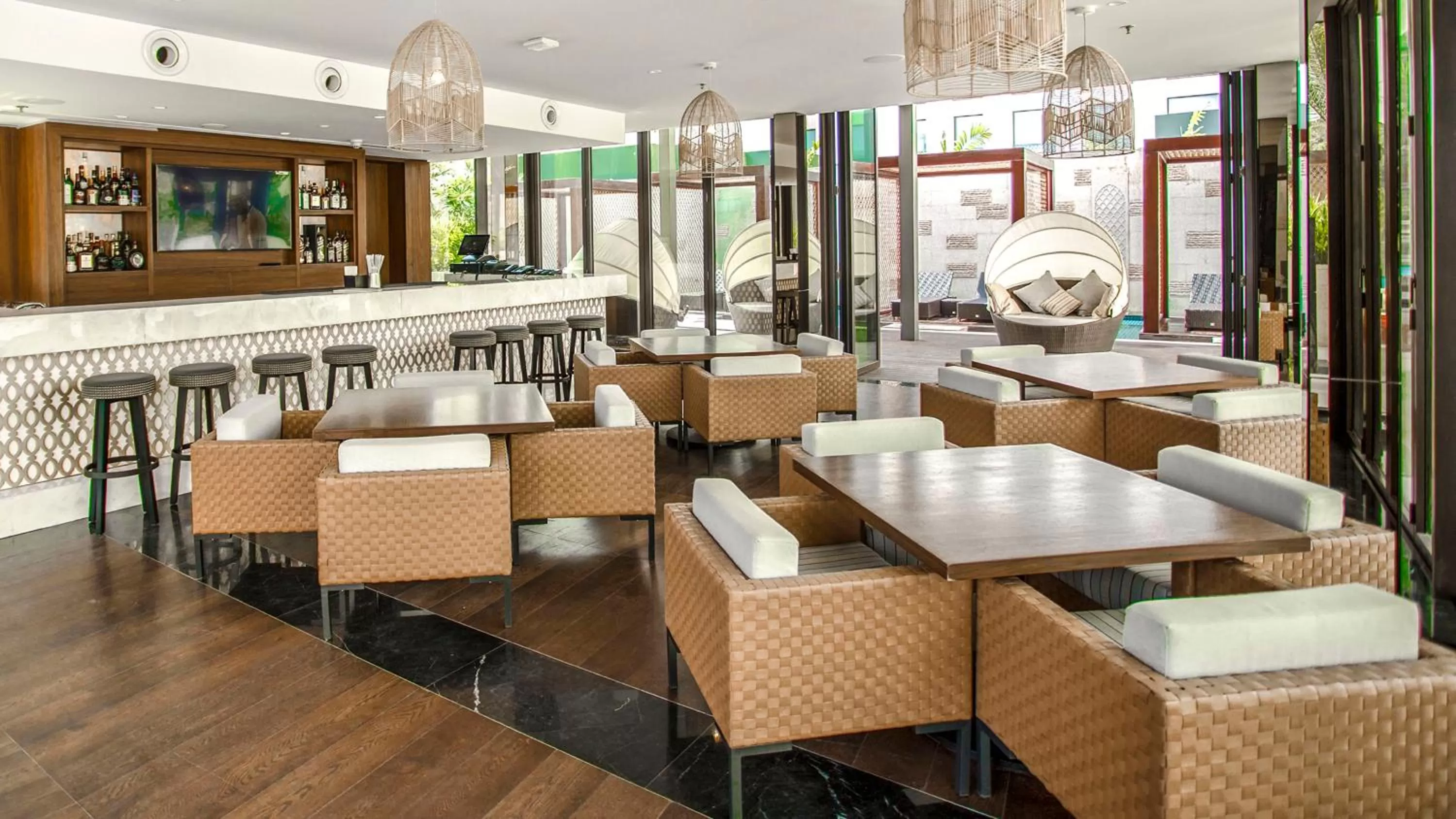 Lounge or bar in InterContinental Dhaka by IHG