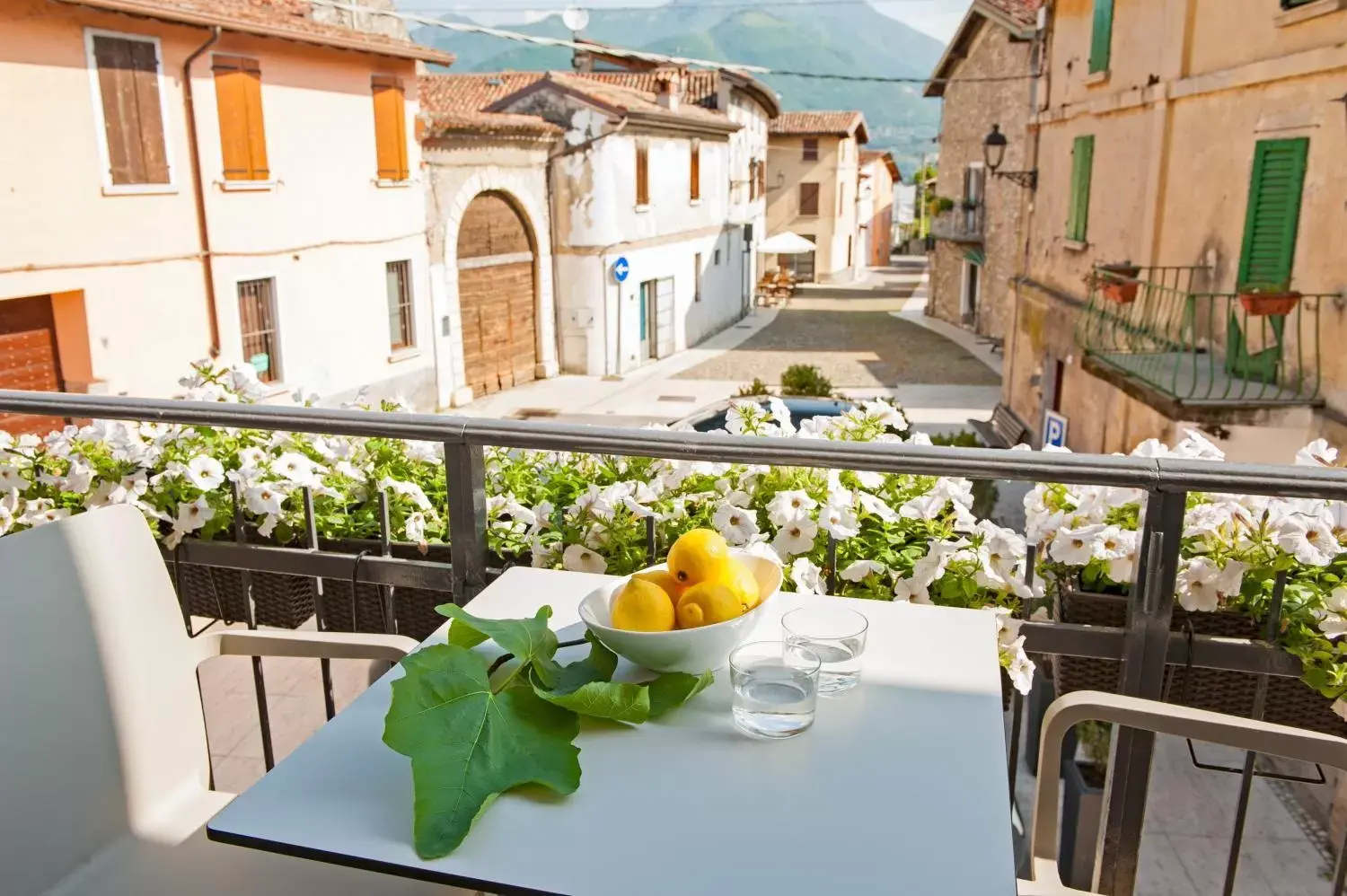 Property building, Balcony/Terrace in B&B La Bellavita del Garda Luxury