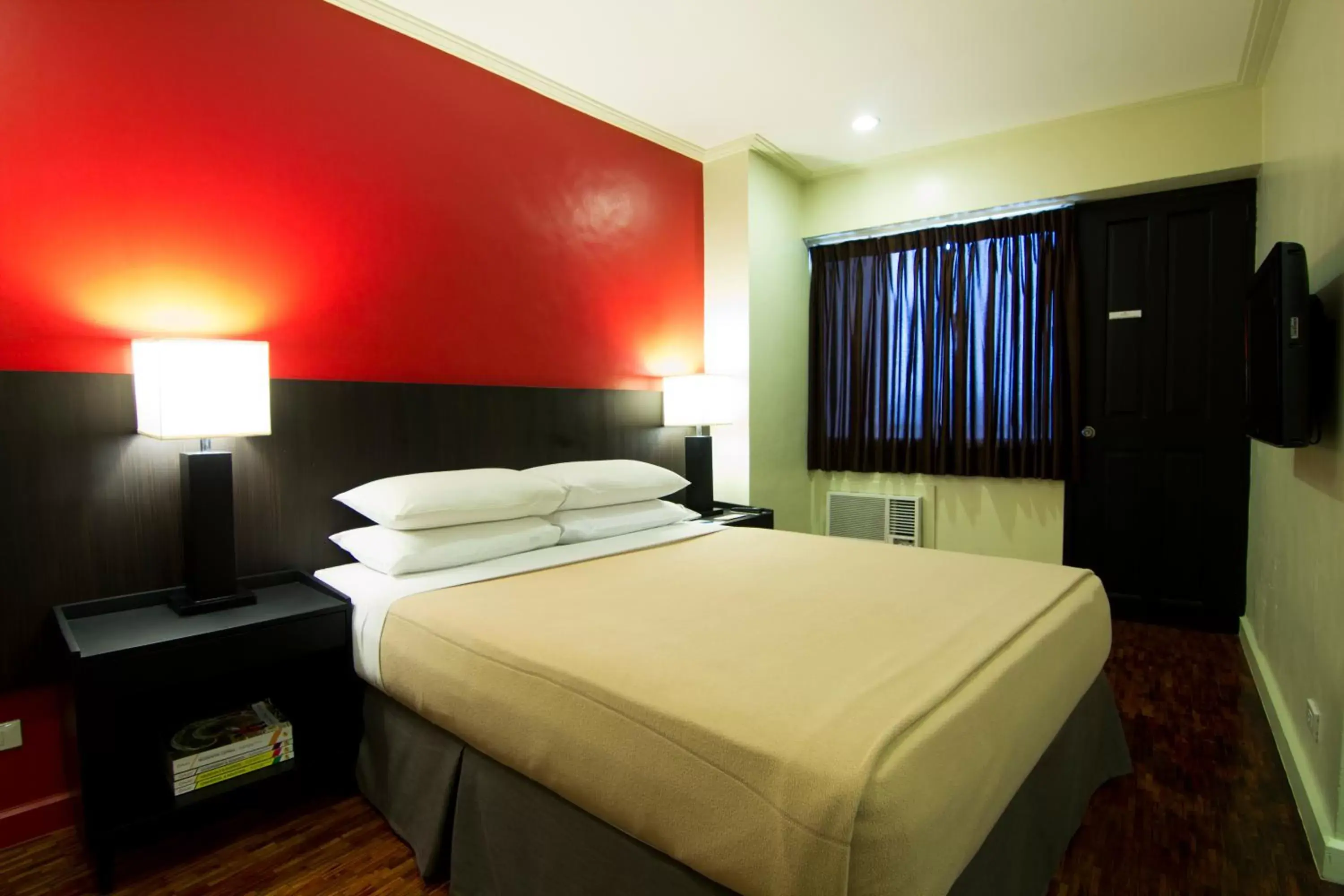 Bedroom, Bed in Copacabana Apartment Hotel