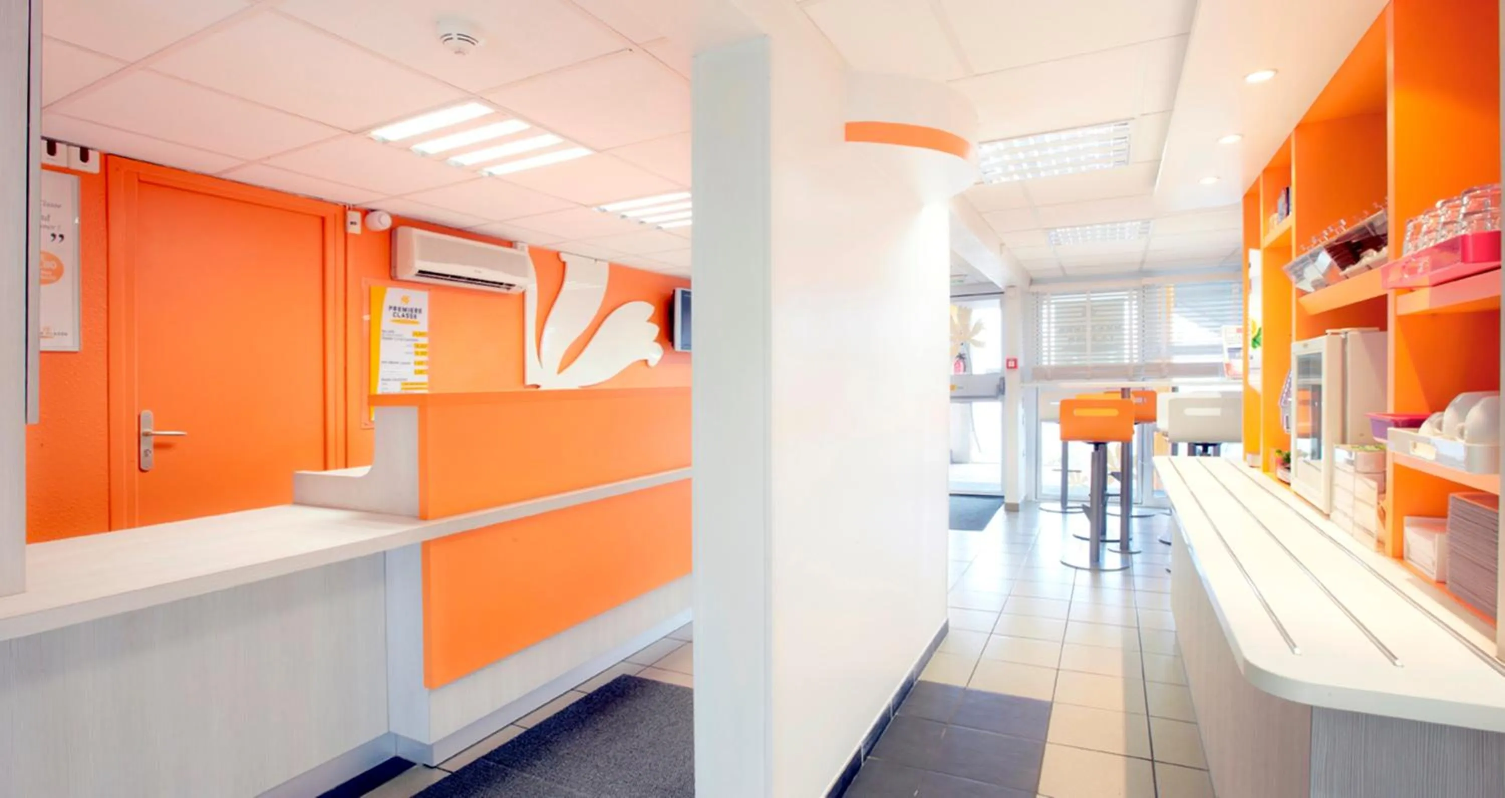 Lobby or reception in Premiere Classe Bordeaux Sud - Pessac Becquerel