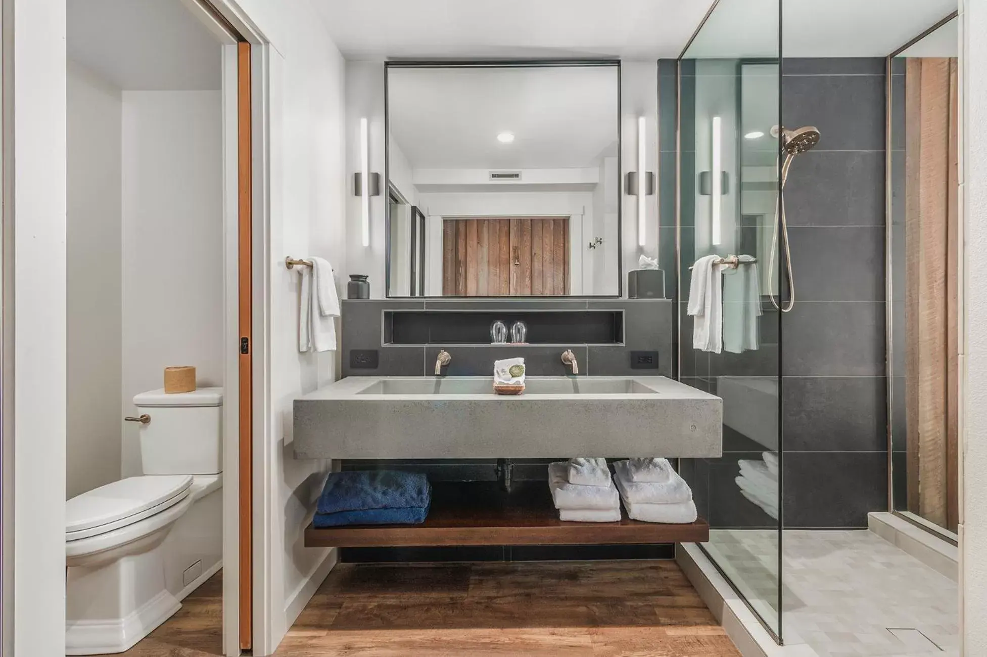 Bathroom in Headlands Coastal Lodge & Spa