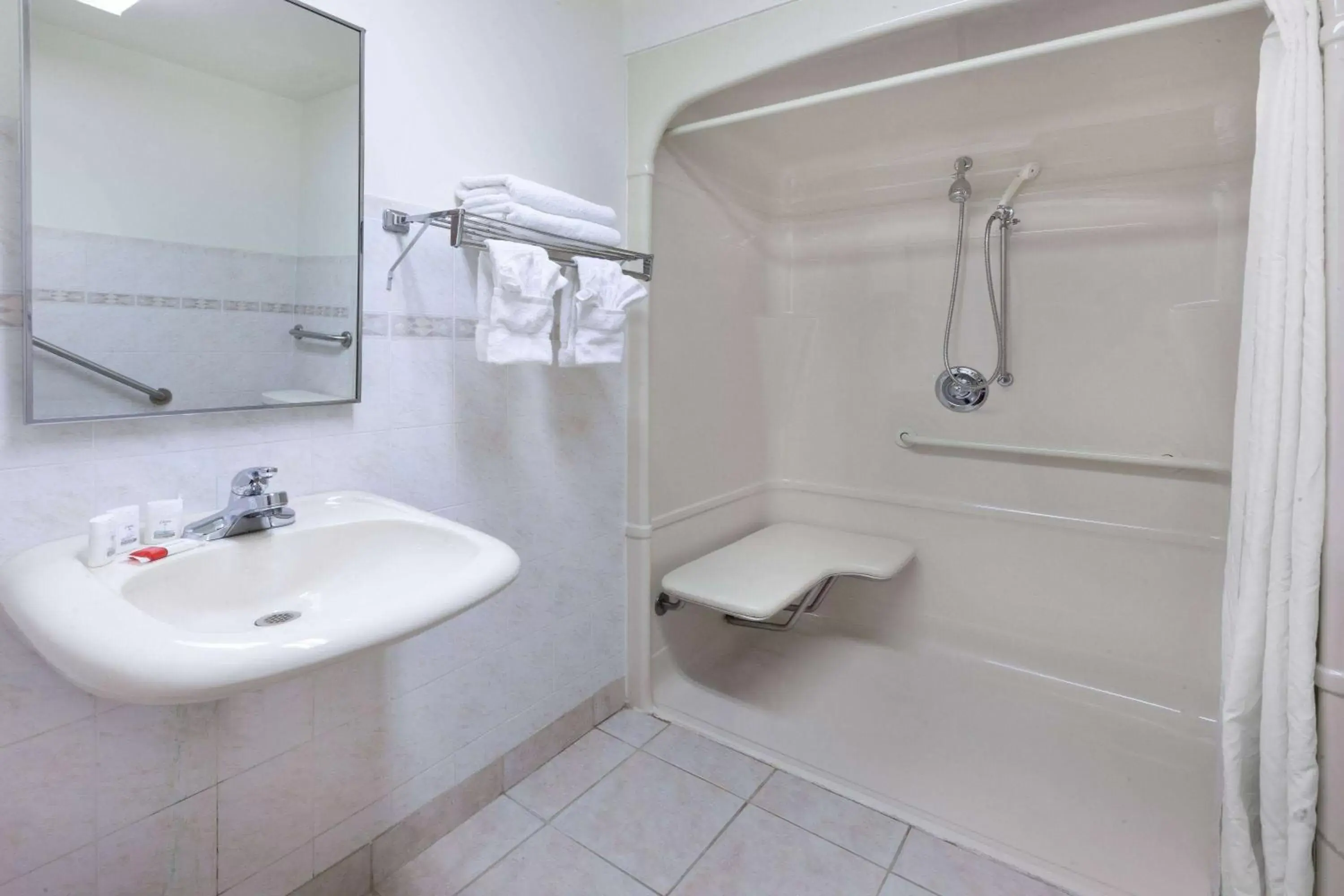 Shower, Bathroom in Super 8 by Wyndham Ambassador Bridge Windsor ON