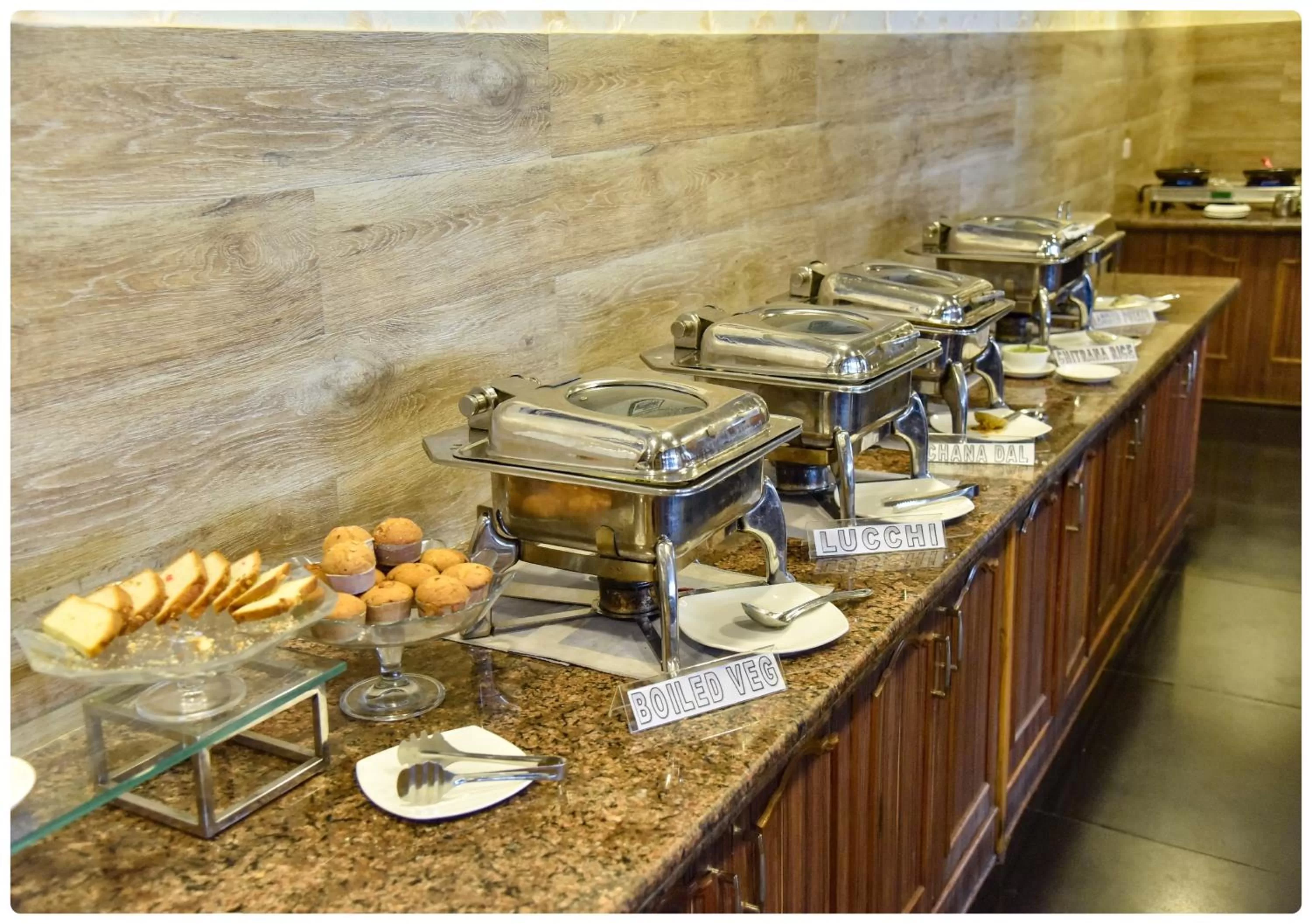 Restaurant/Places to Eat in Cedar Inn